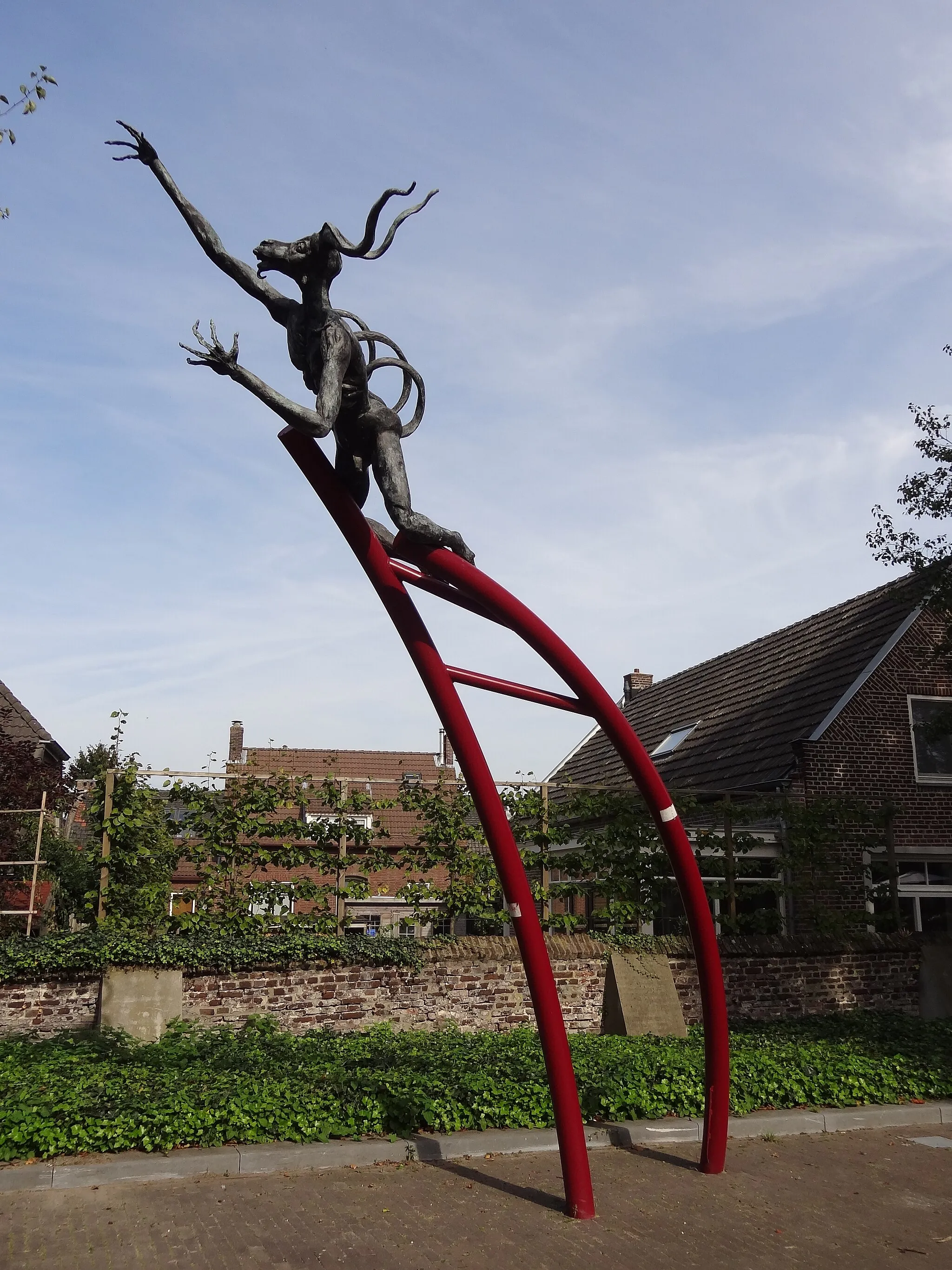Photo showing: Sculpture 'Duvel van Sambeek' created by Mirjam Verheijen at the Pastoor de Vochtplein in Sambeek, The Netherlands