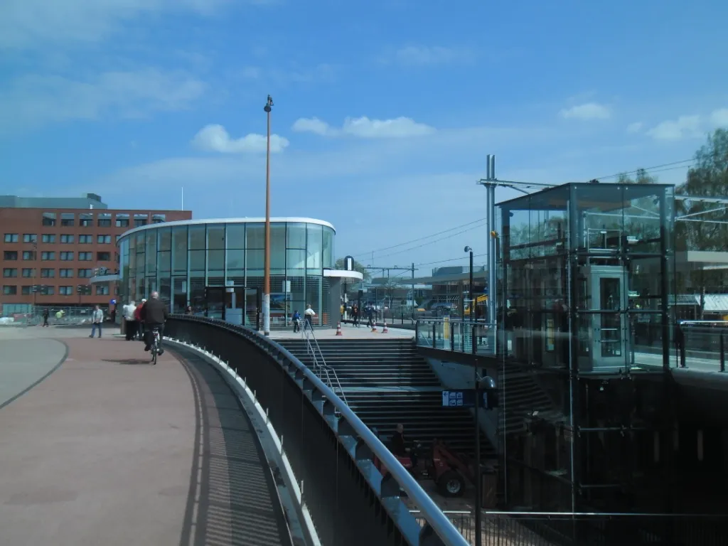 Photo showing: Het vernieuwde station Helmond (april 2014)