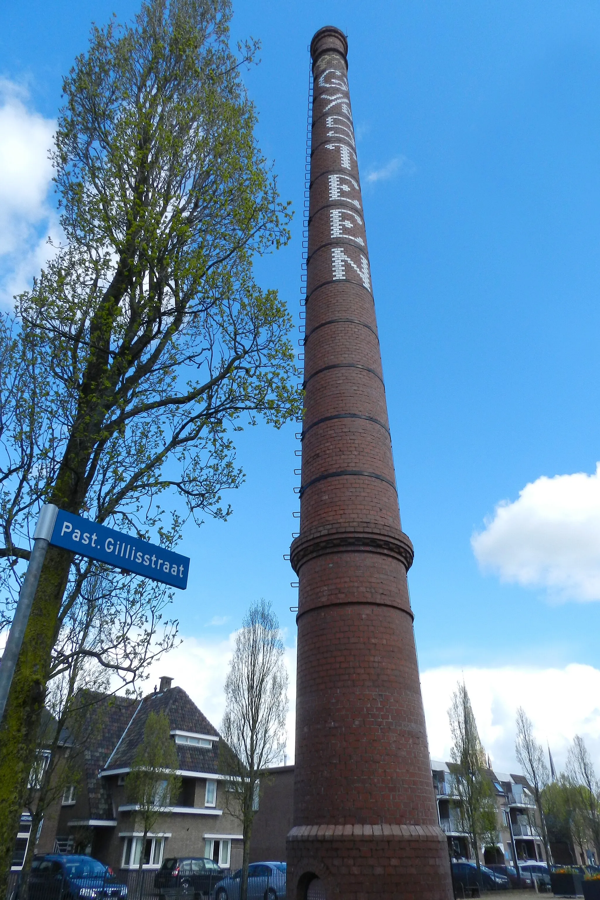 Photo showing: Schoorsteen van de voormalige lederfabriek G van der Steen, Pastoor Gillisstraat te Rijen