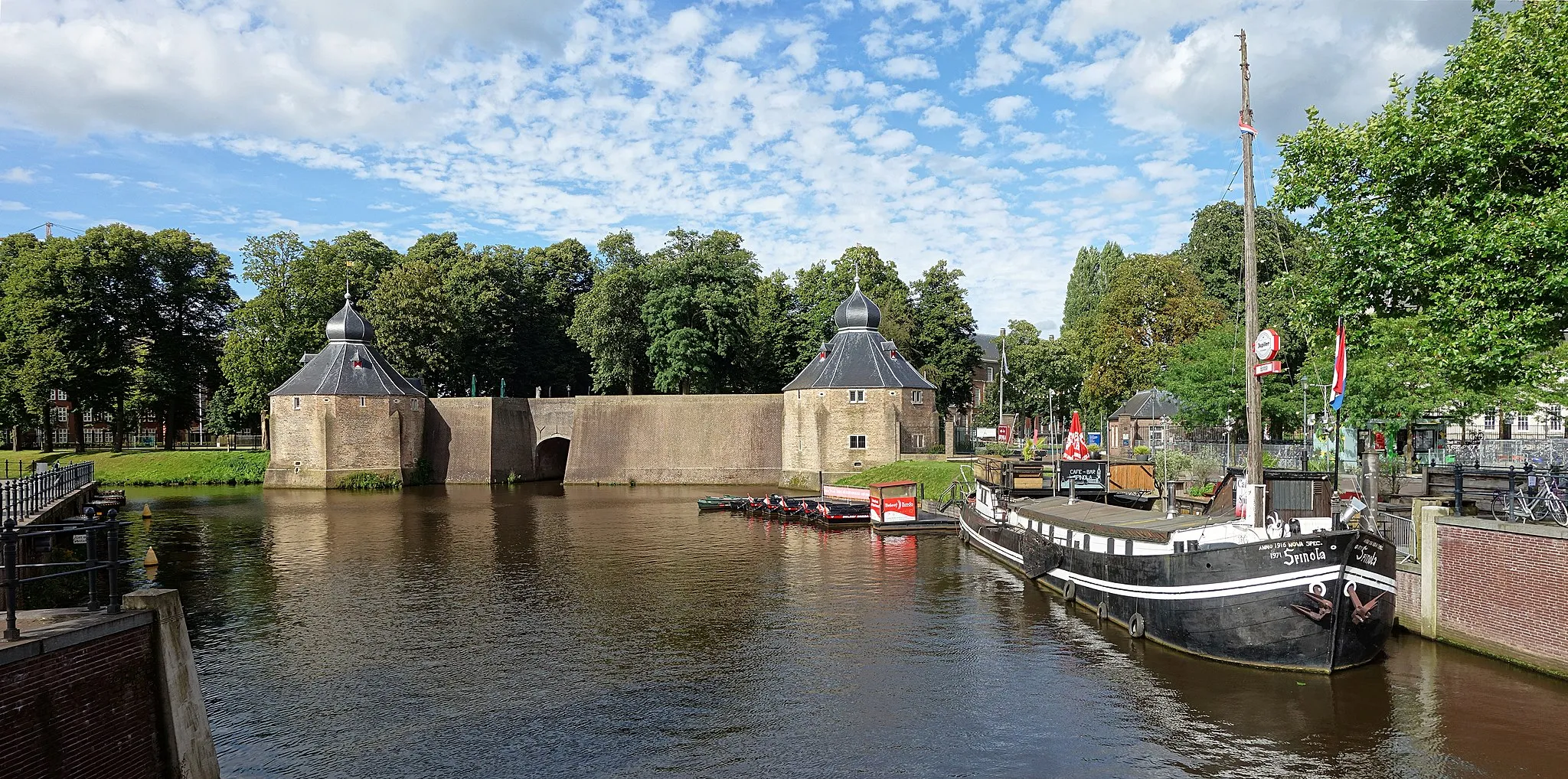 Photo showing: The Spanjaardsgat and the barge Spinola in Breda.