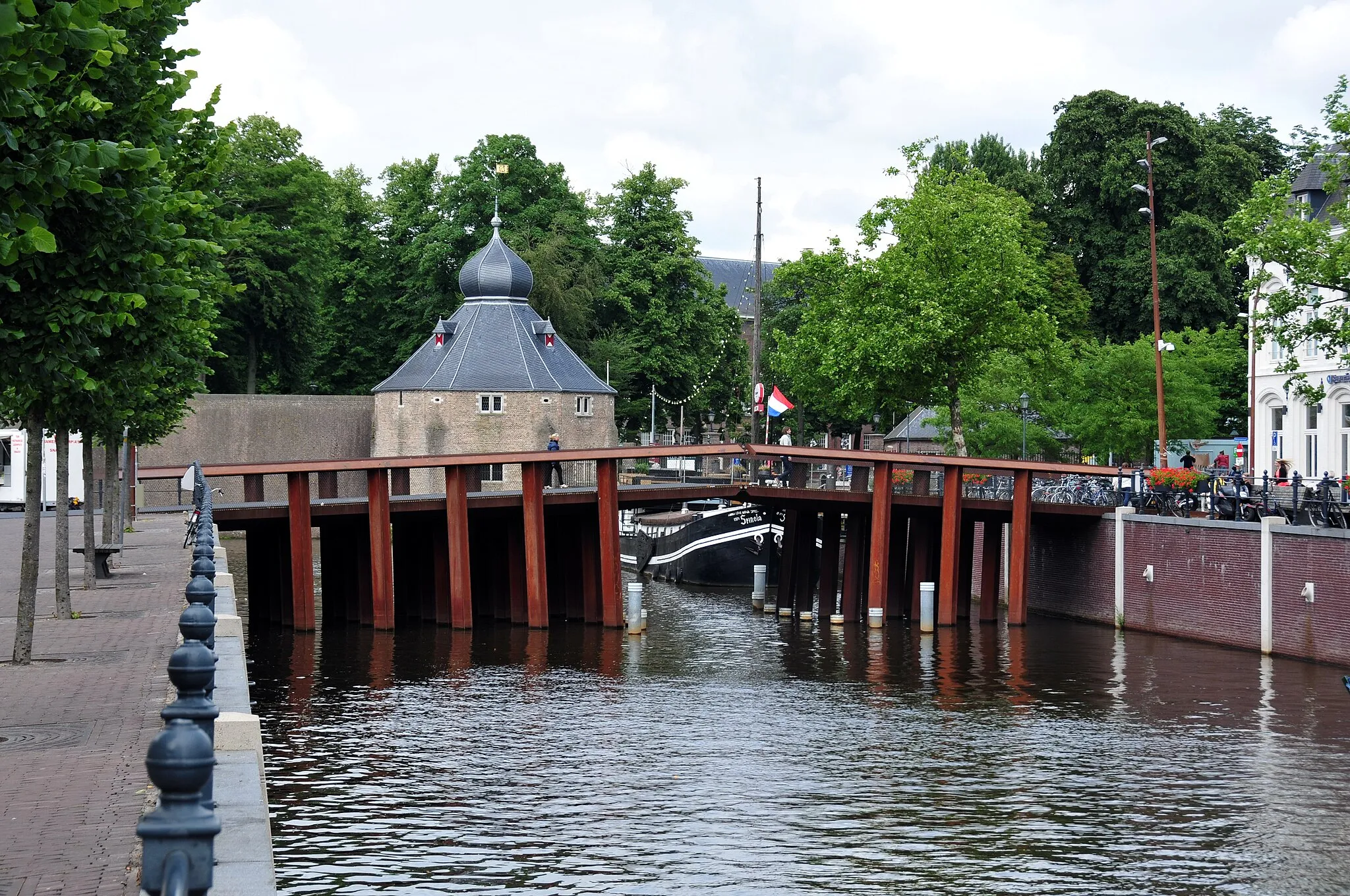 Photo showing: Zicht op deel van de Hoge Brug nabij de haven van Breda en het Spanjaardsgat