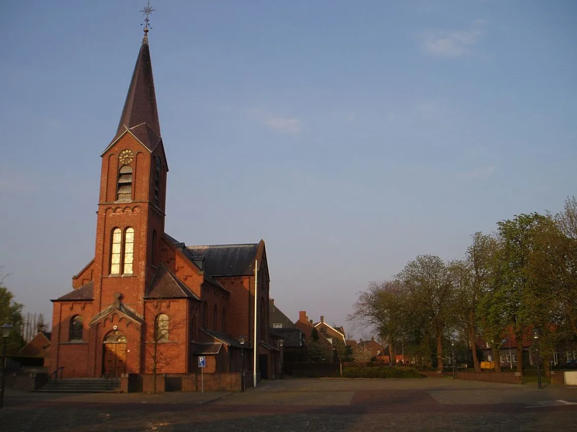 Photo showing: Hulsel, church and village centre