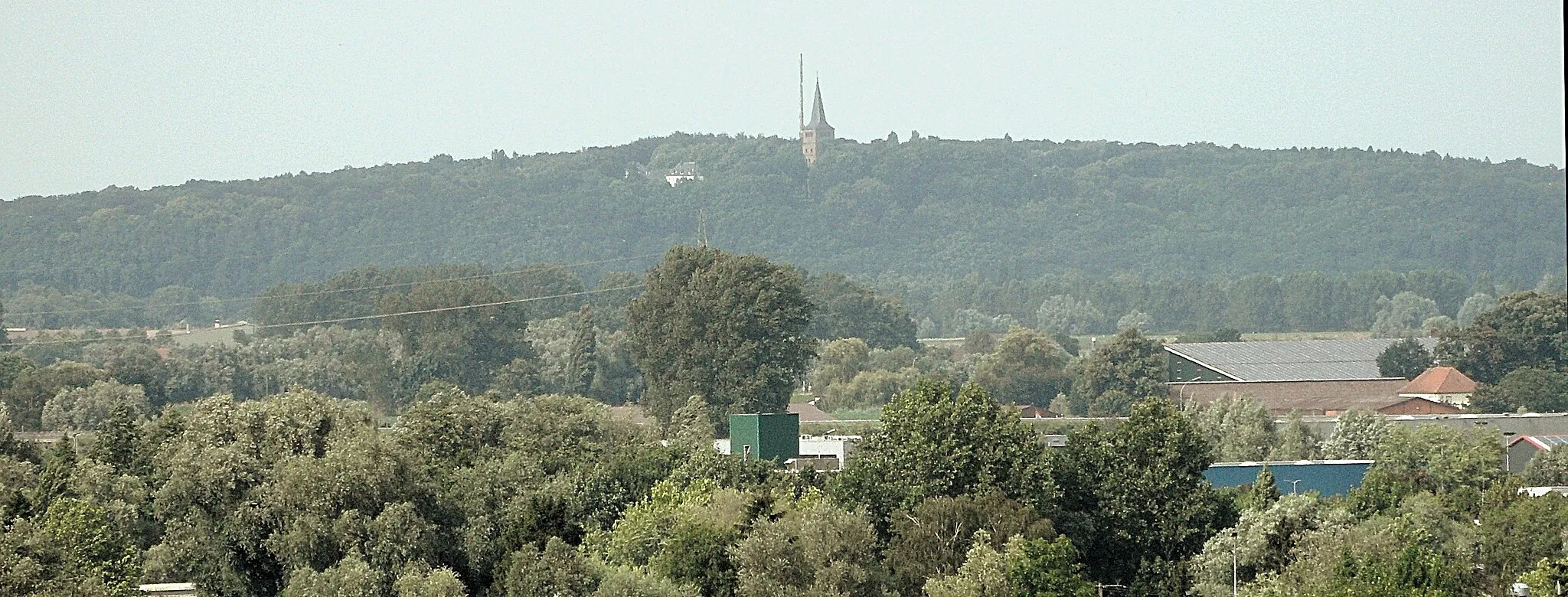 Photo showing: Emmerich-Hochelten (DE), with  tower of St. Vitus church, from Schwanenburg castle / Kleve; July 2016