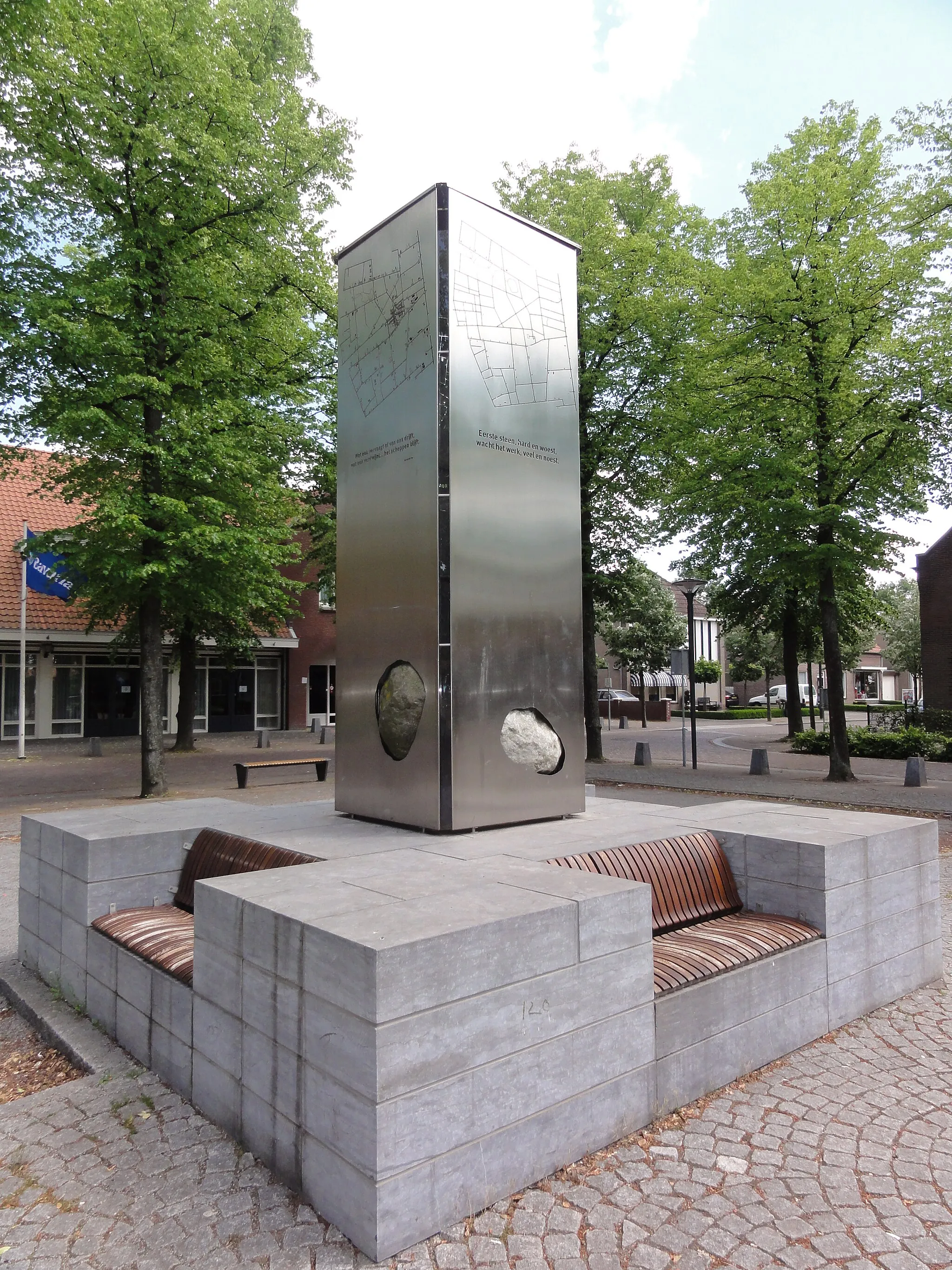 Photo showing: Venhorst (Boekel) Venhorst monument op kerkplein, zijden 1 en 2.
