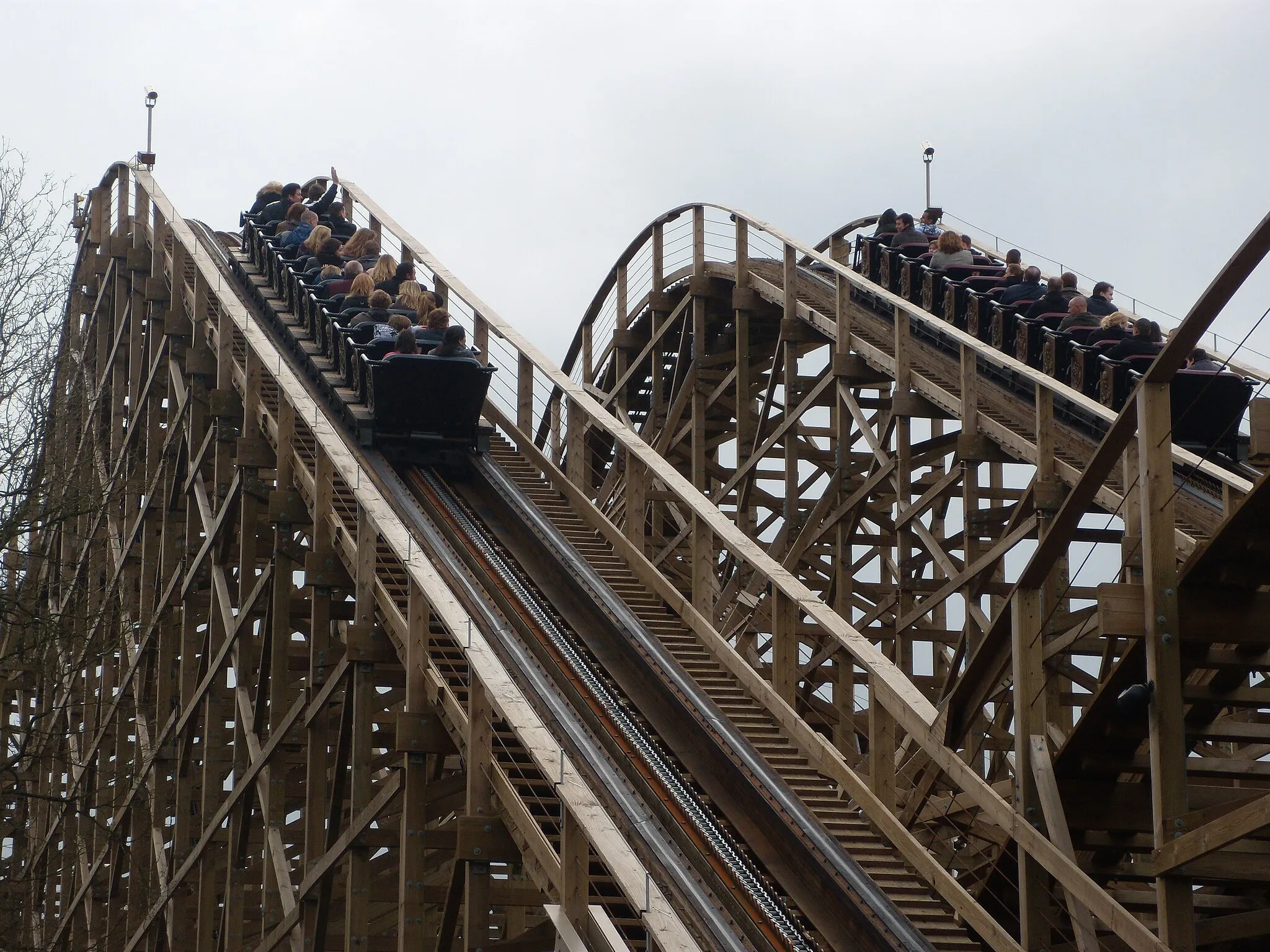 Photo showing: Double voie des montagnes russes Joris en de Draak dans le parc d'attractions néerlandais Efteling.