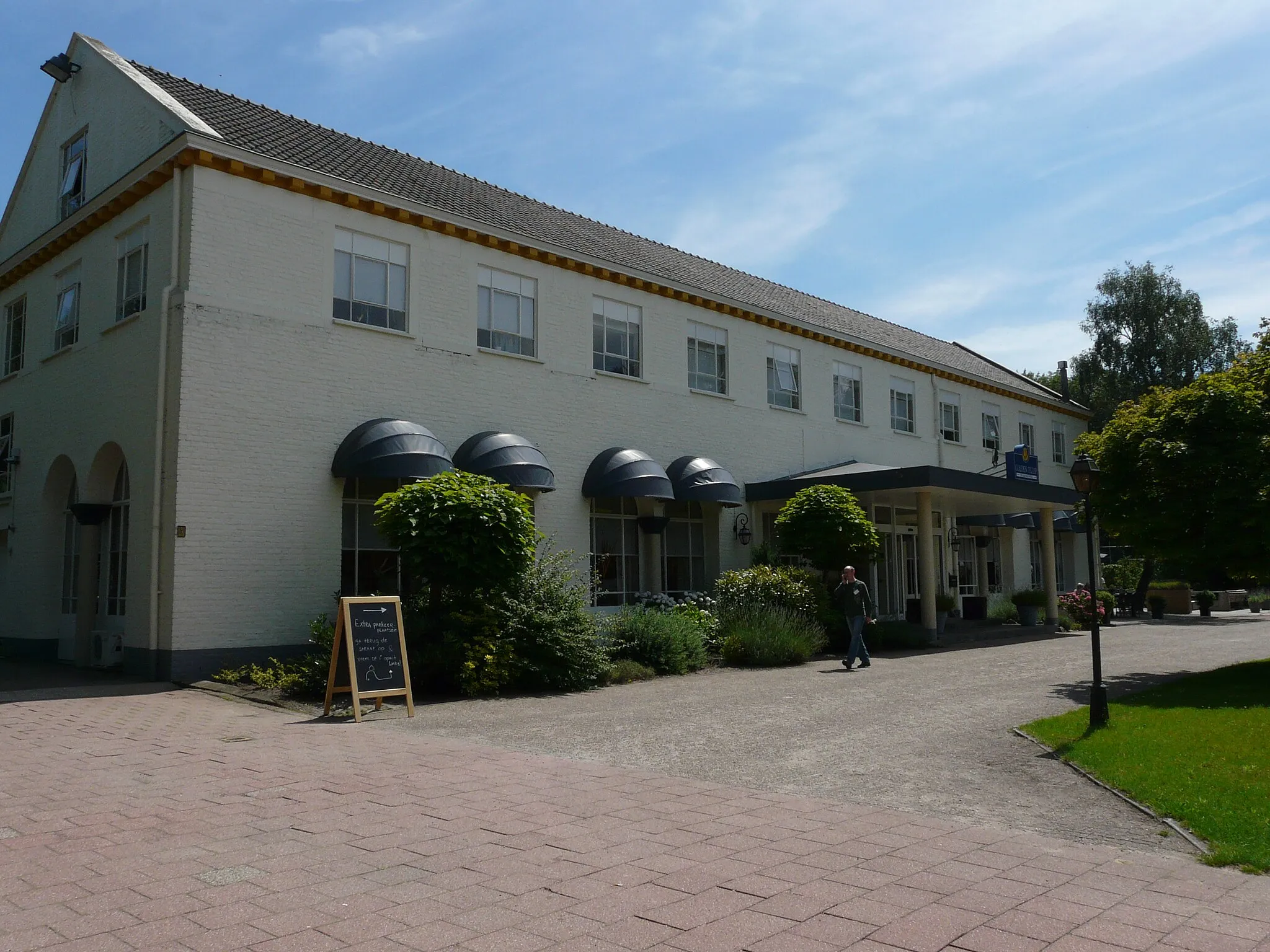 Photo showing: Voormalig Noviciaat “Stanislaus” (1) Gebouwd in 1954 – Pastoor van Breugelstraat 45
Golden Tulip Hotel De Reiskoffer