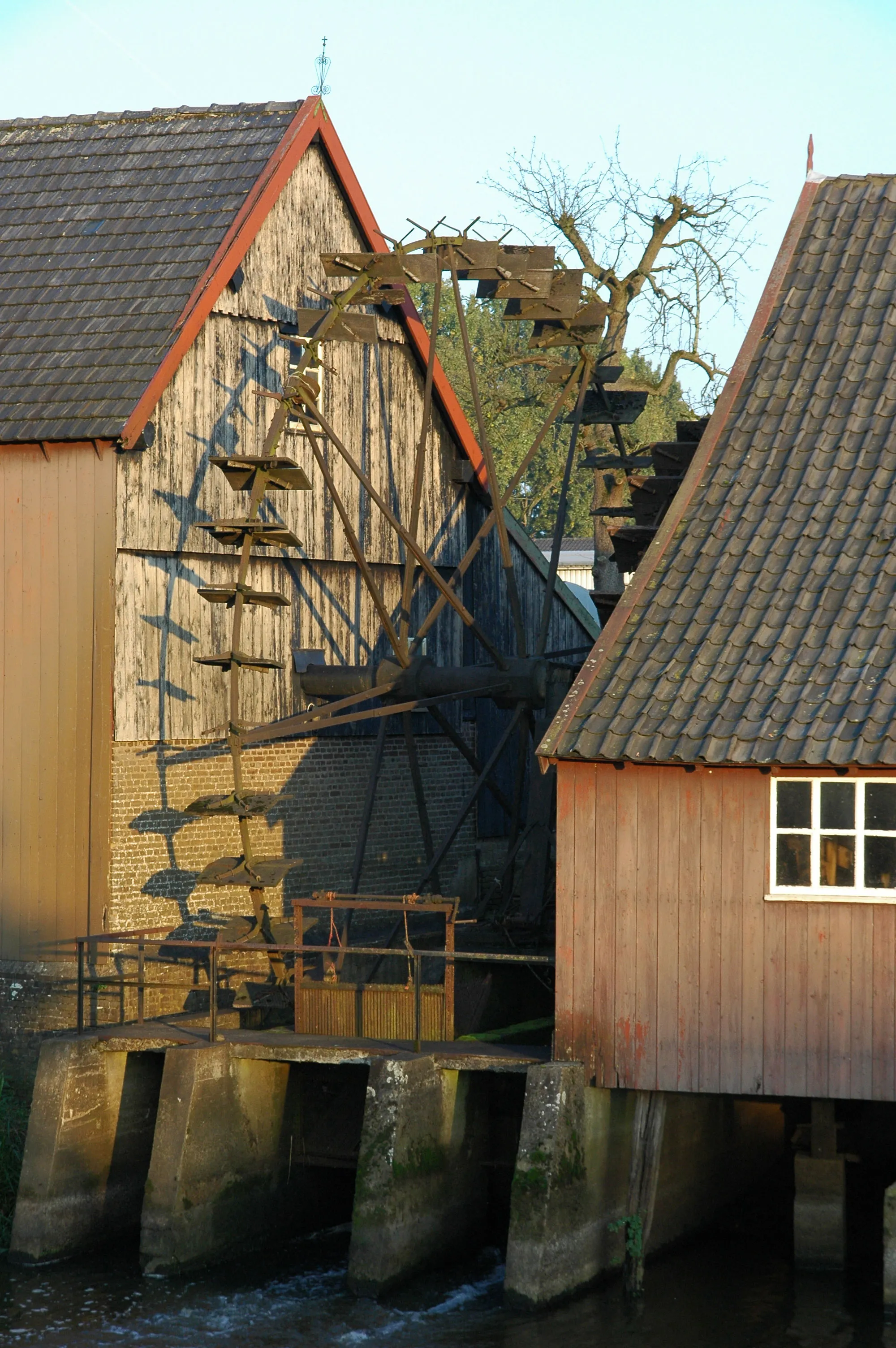 Photo showing: Waterwheels of the watermill in Opwetten, Nuenen, The Netherlands