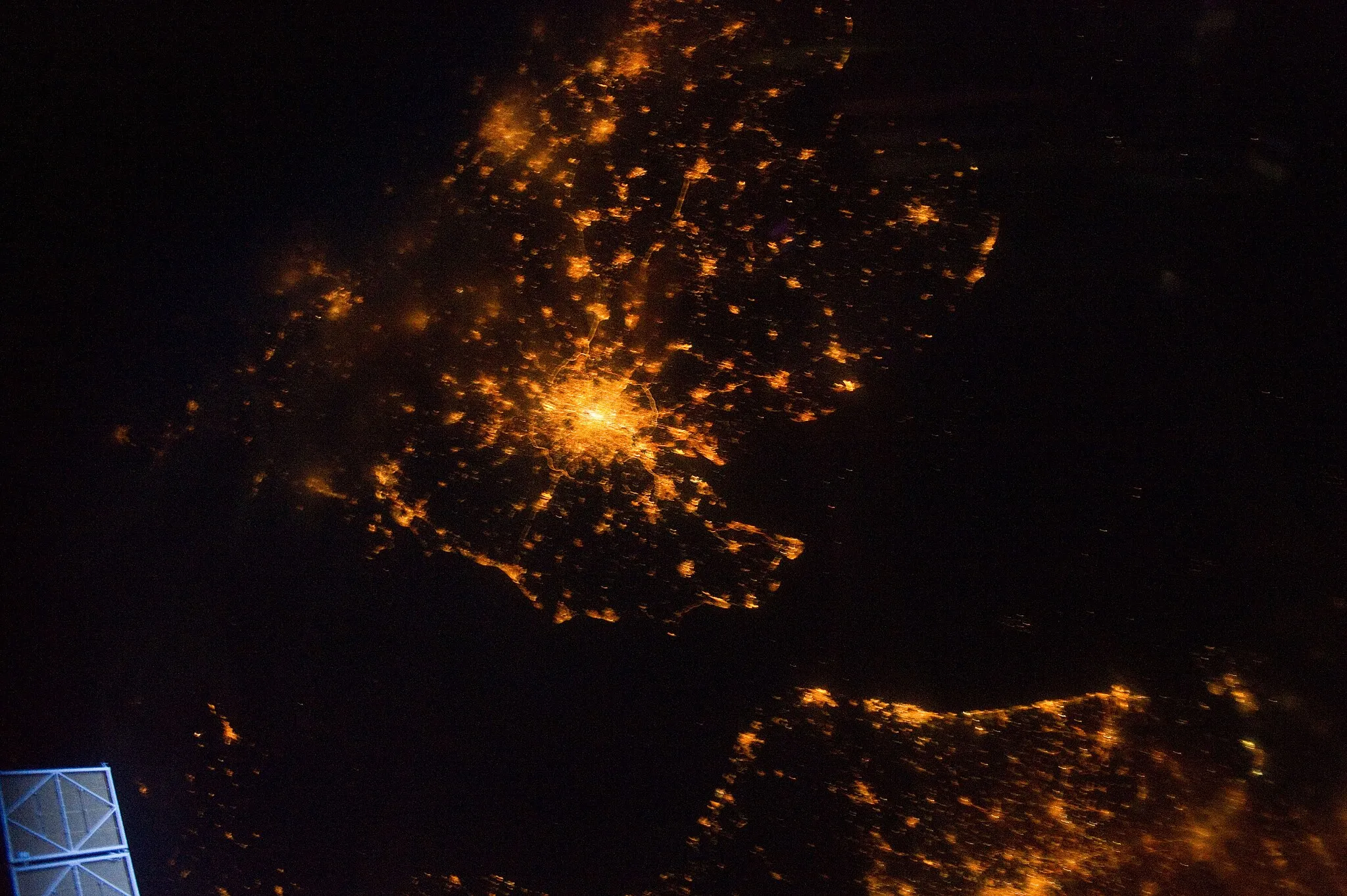 Photo showing: View of England taken during ISS Expedition 28.