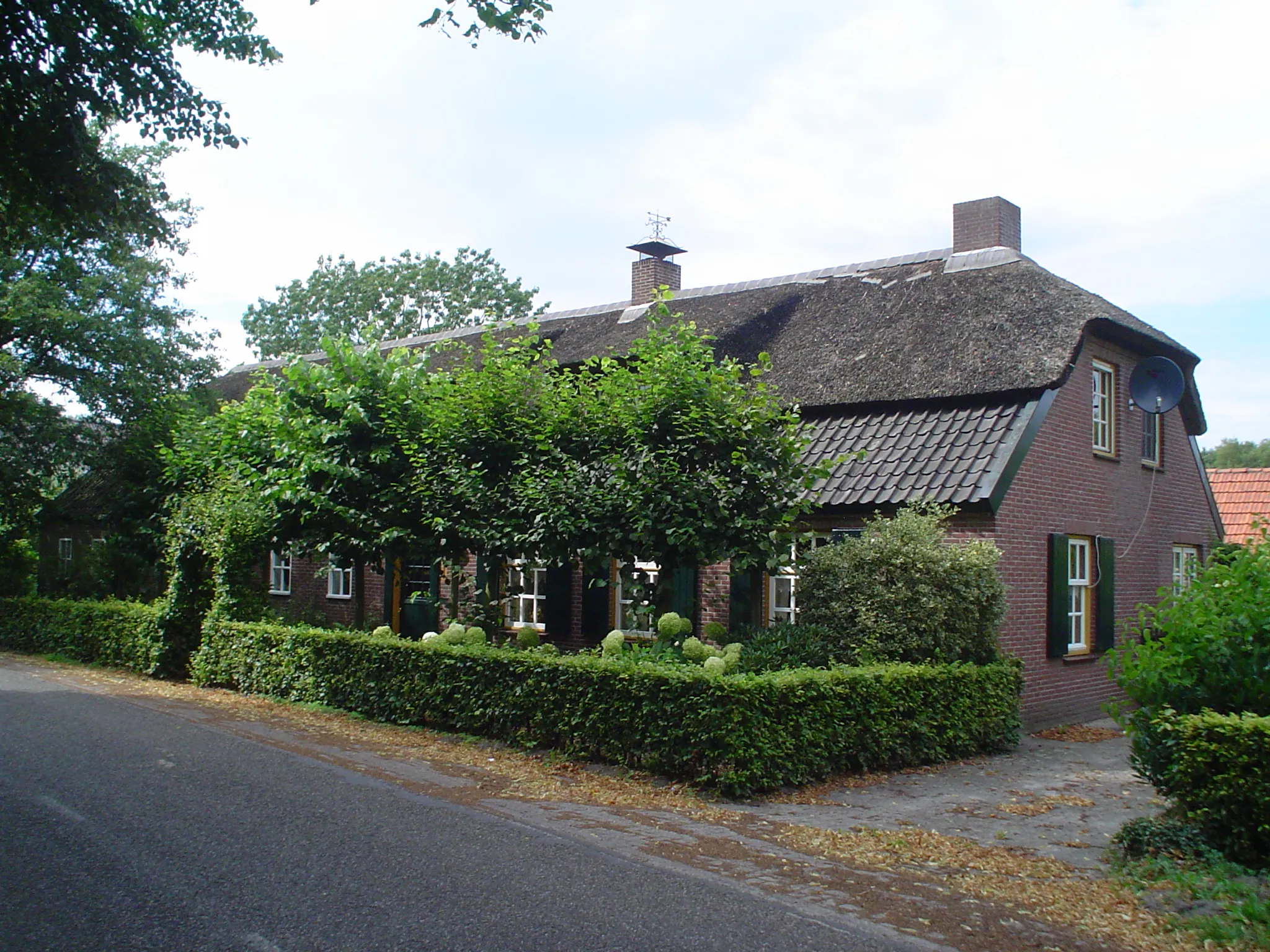 Photo showing: Monumental farmhouse at the Paddevenweg 2 in the hamlet Zandoerle near Veldhoven, the Netherlands.