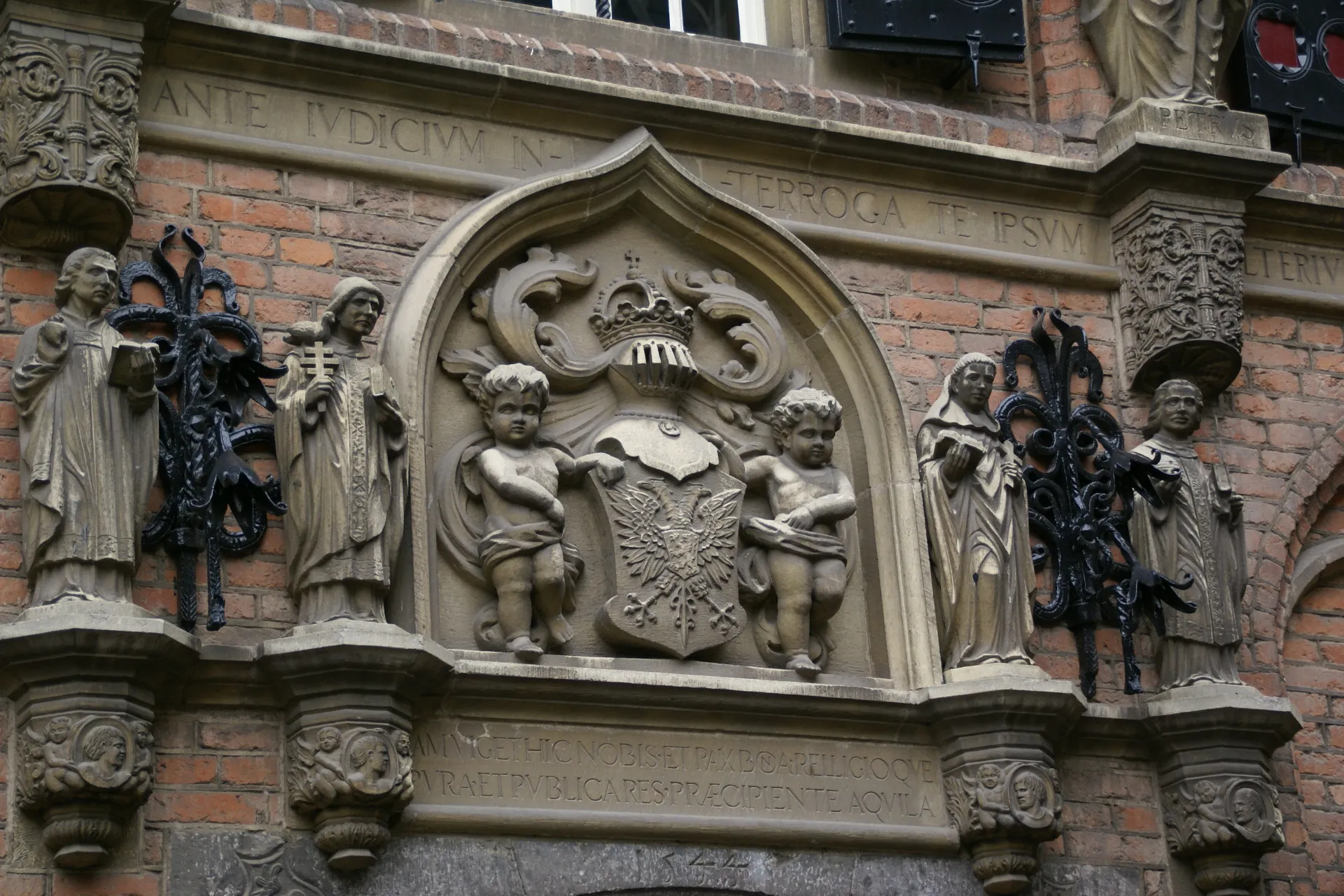 Photo showing: Crest at a facade at Sint Stevenskerkhof in Nijmegen, Netherlands