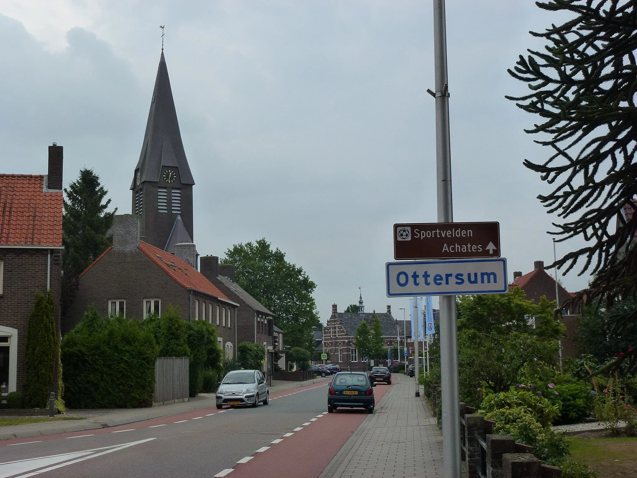 Photo showing: Ottersum (Gennep) centrum met kerk en raadhuis