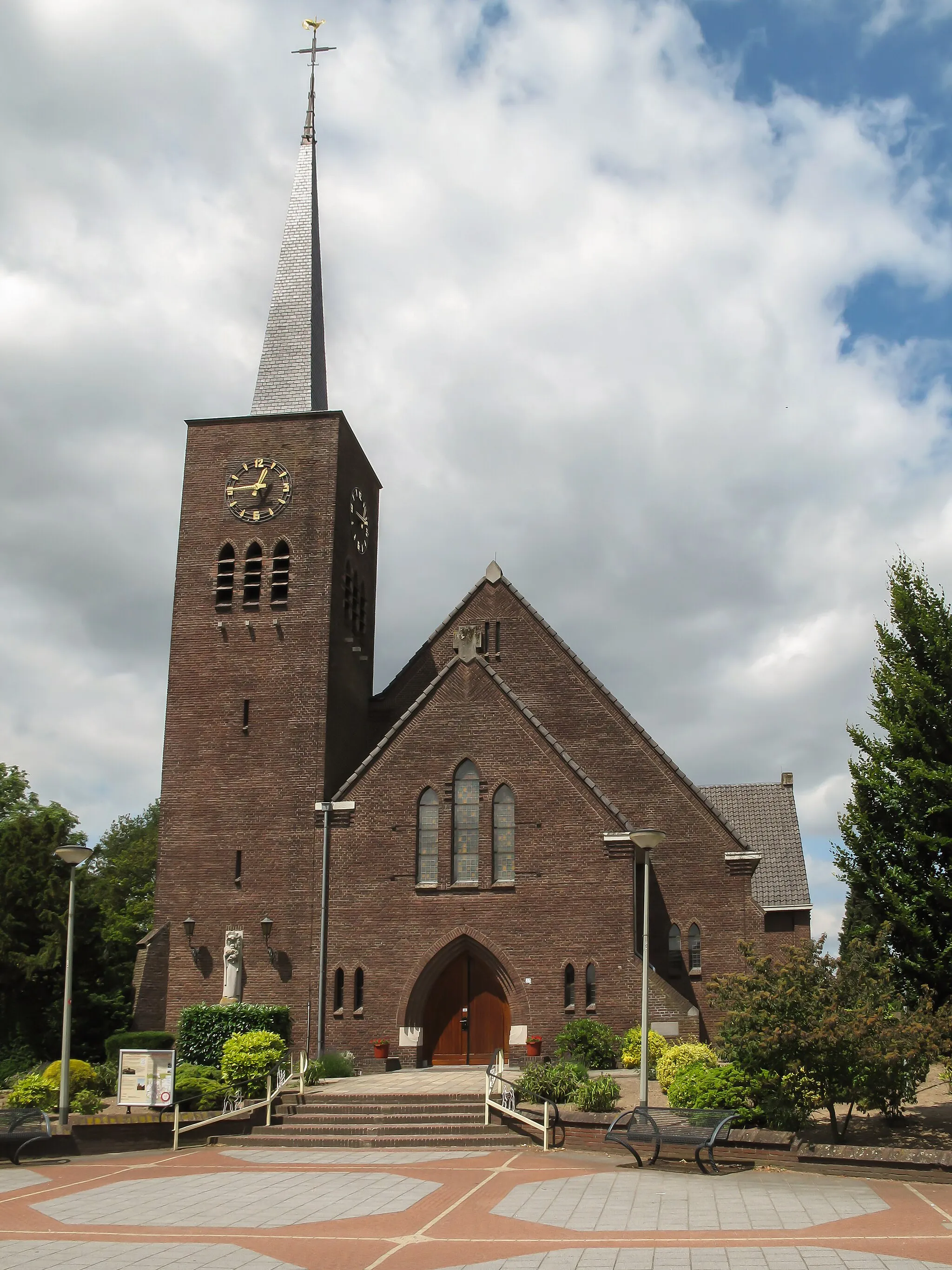 Photo showing: Milsbeek, church