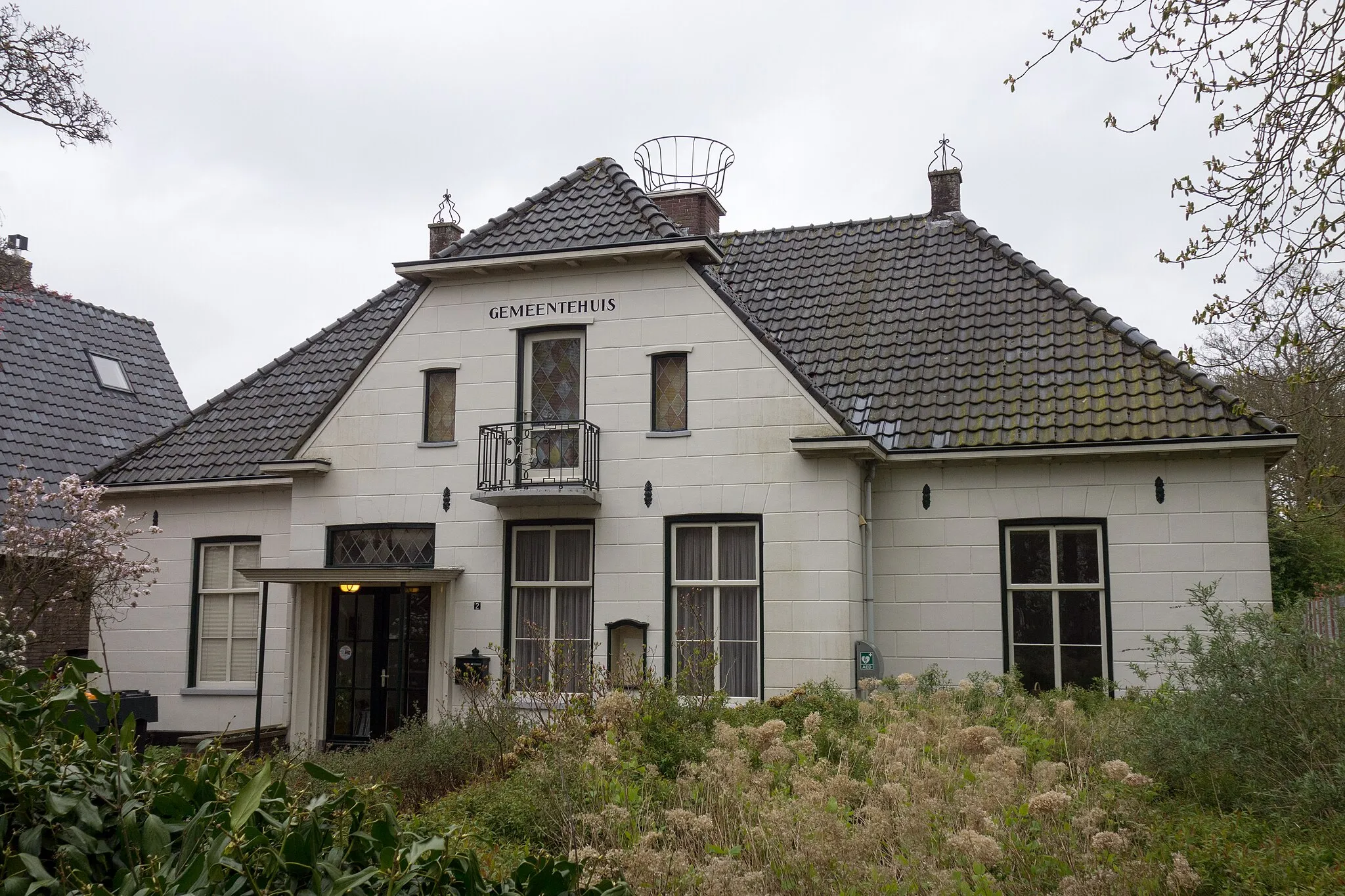 Photo showing: Voormalig raadhuis van Sint Pancras aan het Kerkplein. Het pand is beschermd als gemeentelijk monument.