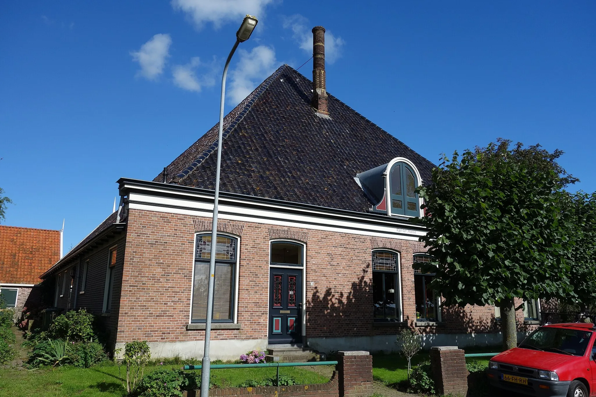 Photo showing: Stolpboerderij aan de Oostwouder Dorpsstraat in Ooswoud.