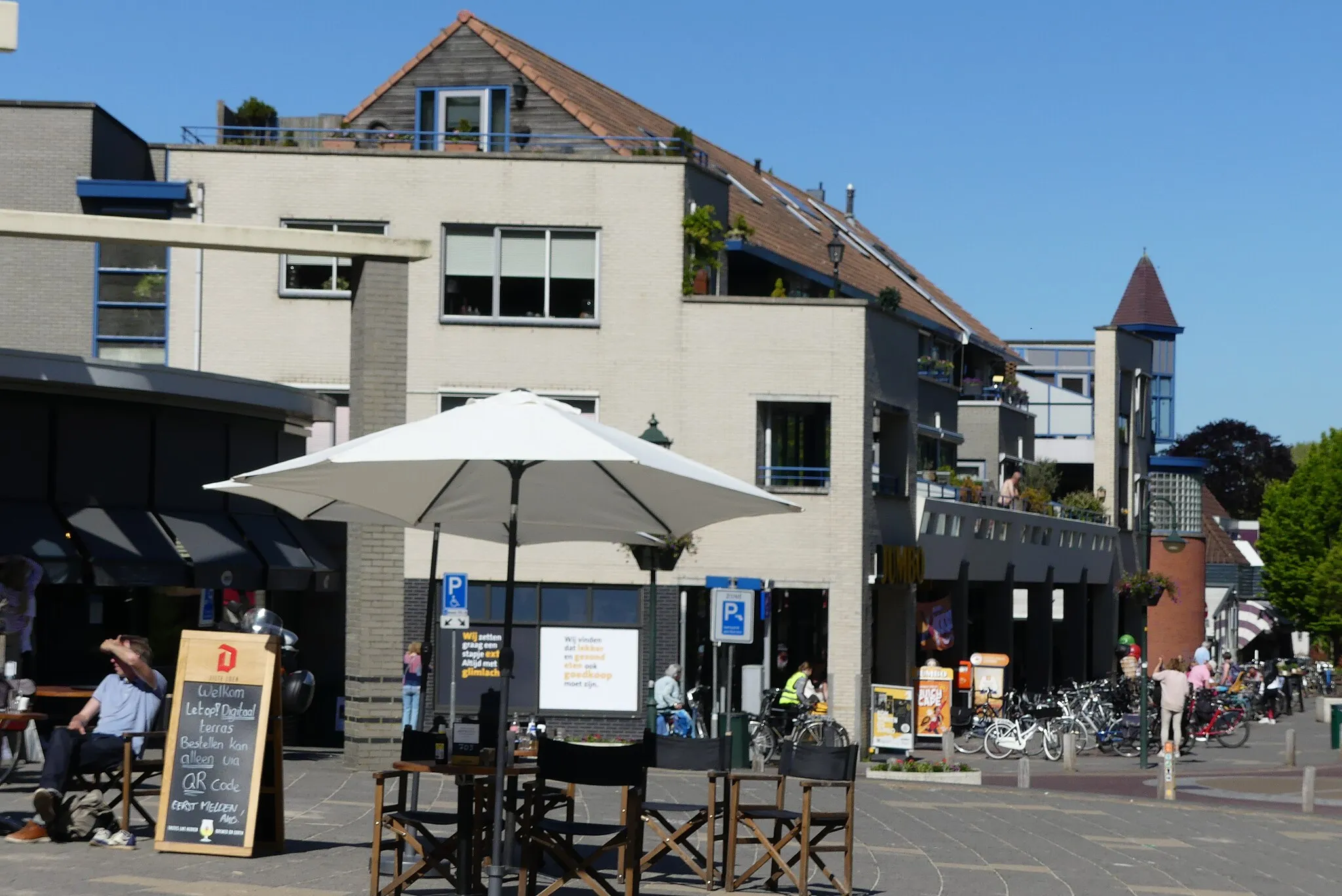 Photo showing: Zicht op een deel van de straat de Duinvoetweg ter hoogte van de Jumbo Schoorl in het centrum van Schoorl