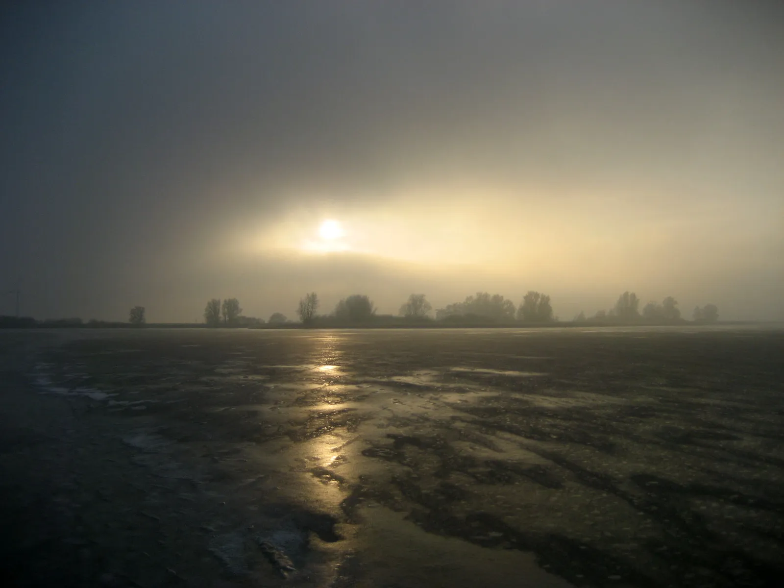 Photo showing: Frozen Gouwzee, january 8, 2009.  North Holland, Netherlands.