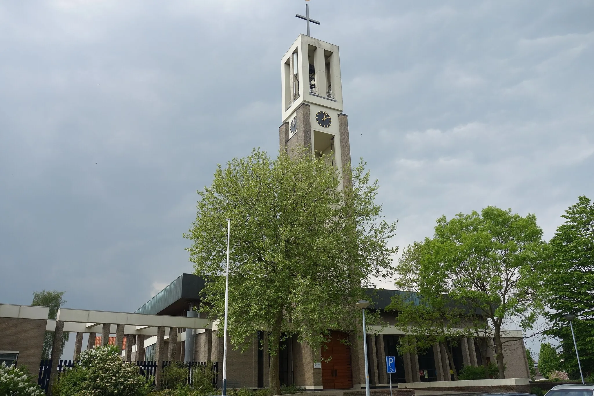 Photo showing: Rooms-katholieke kerk in Bovenkarspel. Kerk is in 1965-66 gebouwd naar ontwerp van