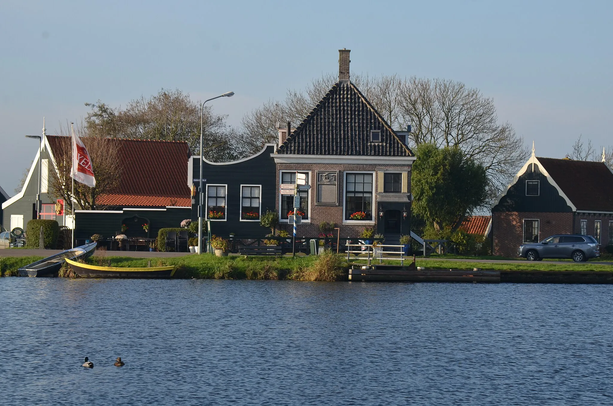 Photo showing: Lovely Dutch houses along the NoordHollands canal near Oostergraftdijk