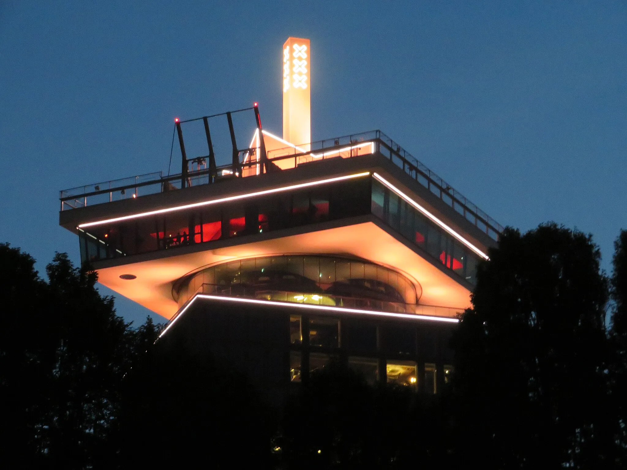 Photo showing: A'DAM Toren Amsterdam-Noord in de avond