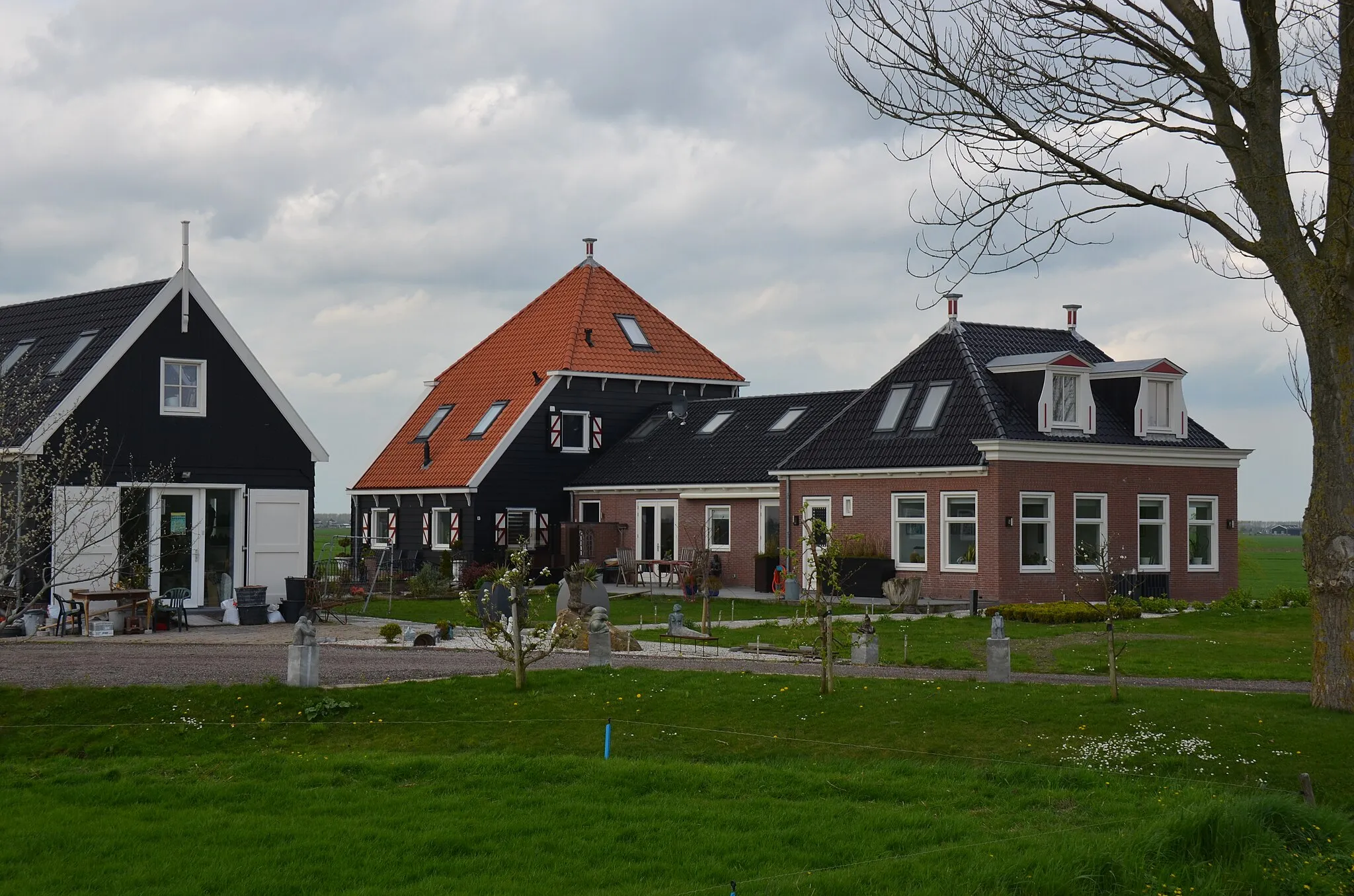 Photo showing: Newbuilt farmhouse in a traditional buildingstyle south of Volendam