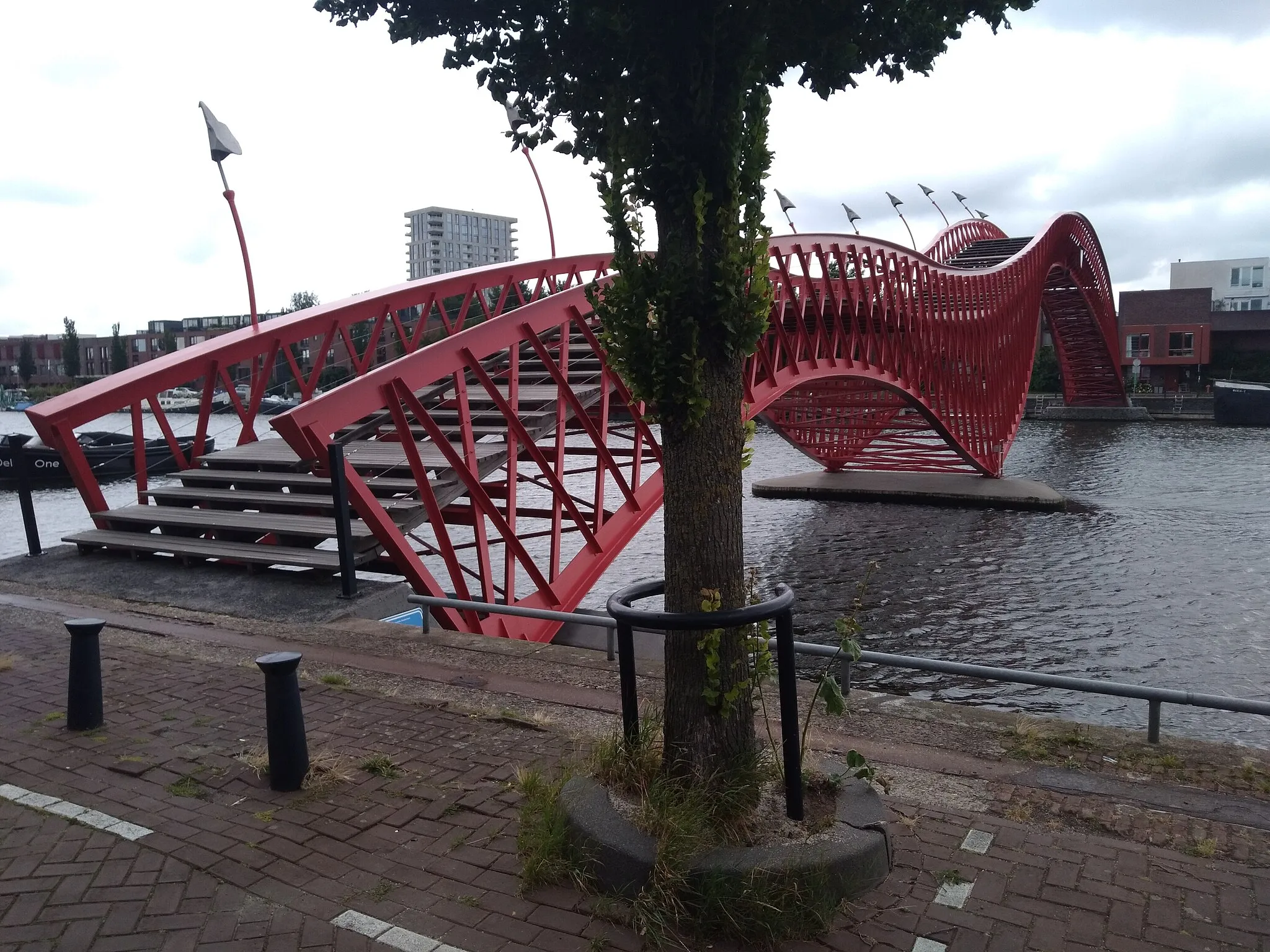 Photo showing: De Pythonbrug gezien vanuit het zuiden, Amsterdam-Oost