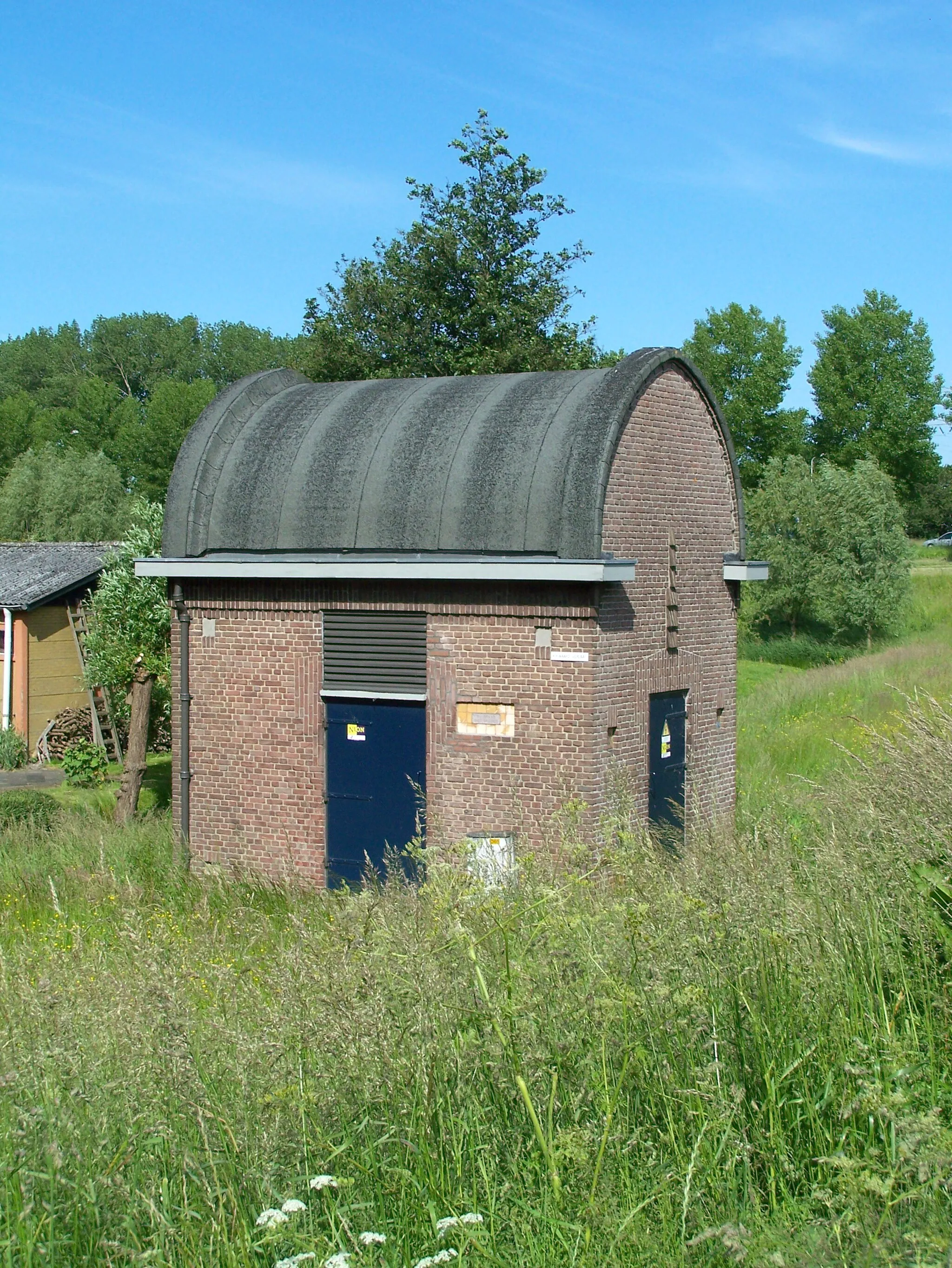 Photo showing: Distribution substation at the Verlaat in Heerhugowaard. Build around 1930 for the former P.E.N.