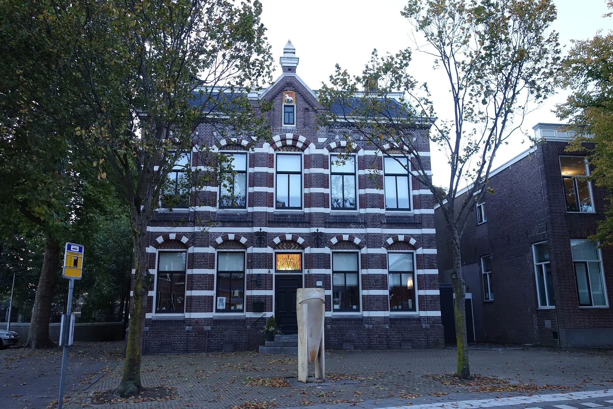 Photo showing: Voormalig raadhuis van Assendelft aan de Dorpsstraat, nabij de Protestantse Kerk.