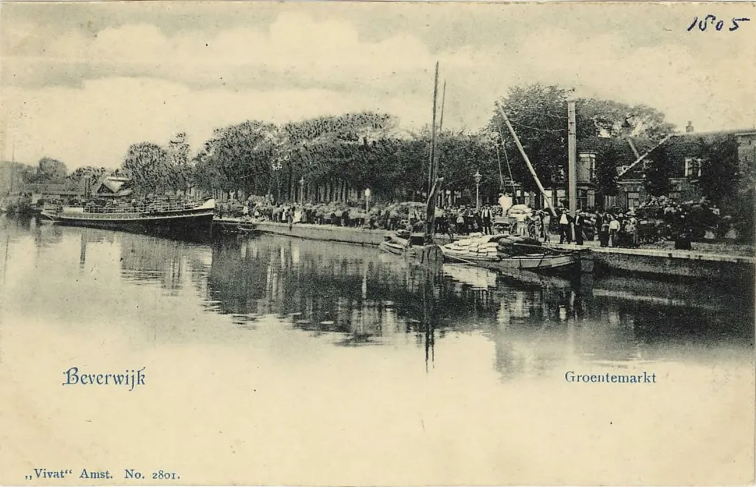 Photo showing: Collectie: Beeldcollectie van de gemeente Haarlem Inventarisnummer: KNA006021523 Soort: Prent Beschrijving: "De Meer" (thans Meerplein) gelegen aan de Meerstraat was de plaats waar door de jaren heen handel werd gedreven. Hier bevond zich o.a. de groente- en fruitmarkt. Identificatienummer: 55-009085 Naam object: De Meer Datering: 1903 - 1903 Datering gebeurtenis: 1903 Land: Nederland Provincie: Noord-Holland Gemeente: Beverwijk Plaatsnaam: Beverwijk Straatnaam: Meerstraat Auteursrecht: Nee Techniek: Lichtdruk
Bij gebruik van deze afbeelding wordt bronvermelding wel zeer op prijs gesteld.