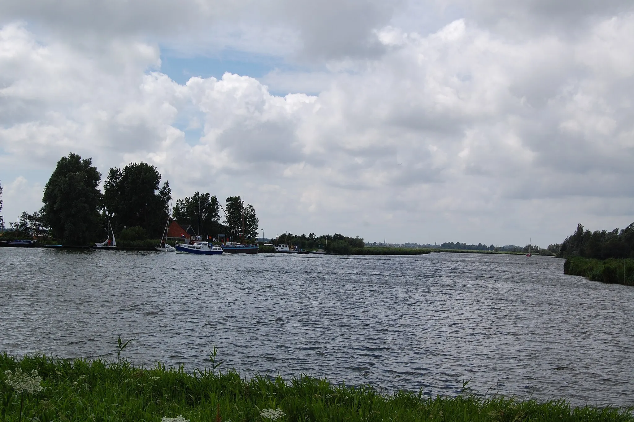 Photo showing: De kruising tussen de Markervaart en het Stierop ter hoogte van het Alkmaardermeer.