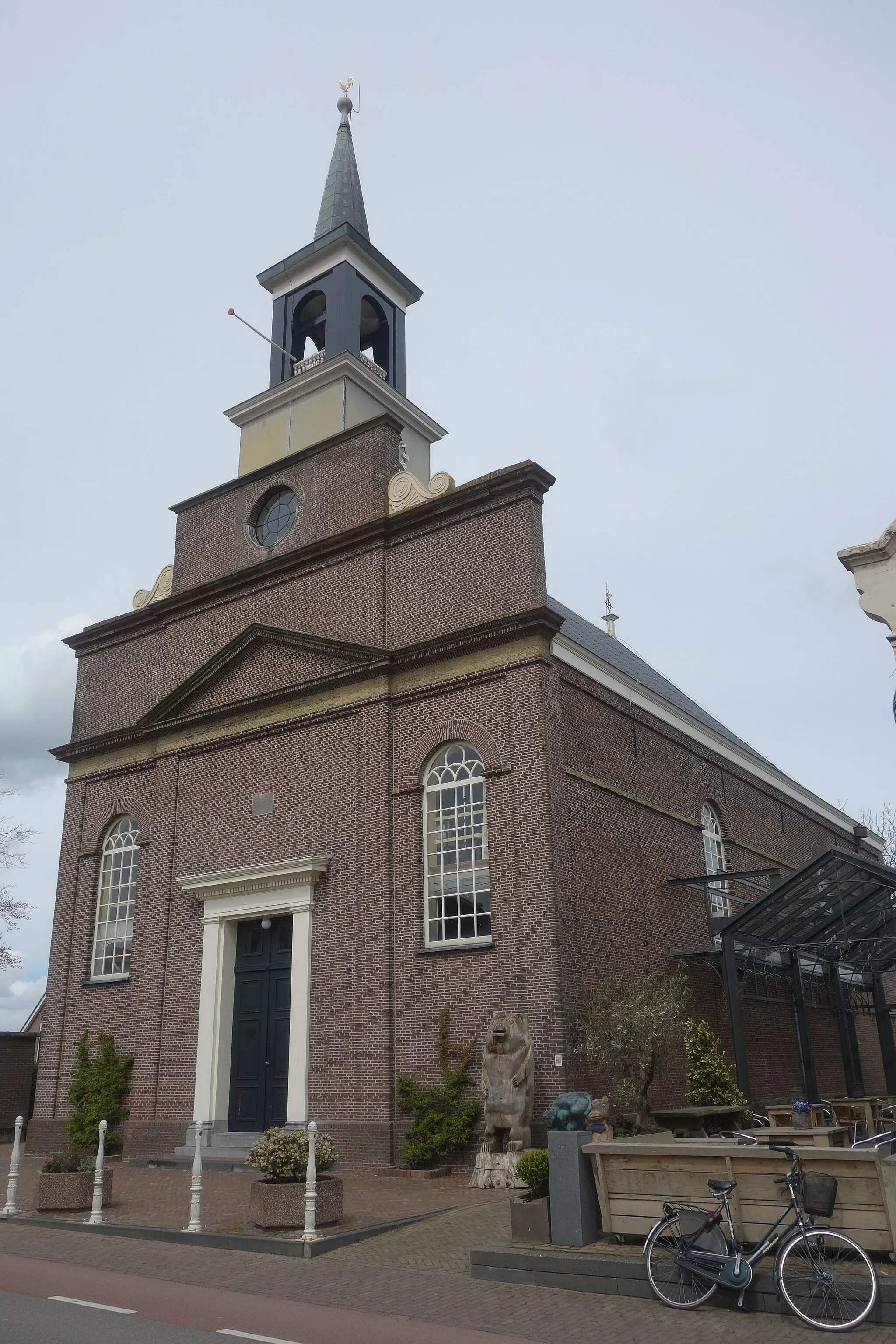 Photo showing: De voormalige hervormde kerk van Warder. De kerk is dus niet langer in gebruik als kerk, maar is nu als sporthal in gebruik.