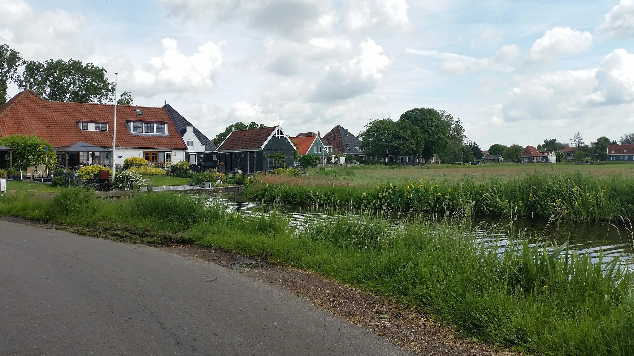 Photo showing: Achtergevels en zicht op 't Nopeind; gezien vanaf Termietergouw (schooltje)