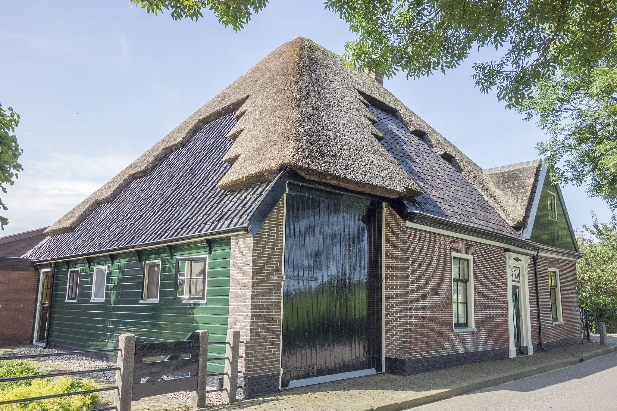 Photo showing: Stolpboerderij aan de Dorpsstraat 26 in het Noord-Hollandse Oude Niedorp. Stolp is een provinciaal monument.