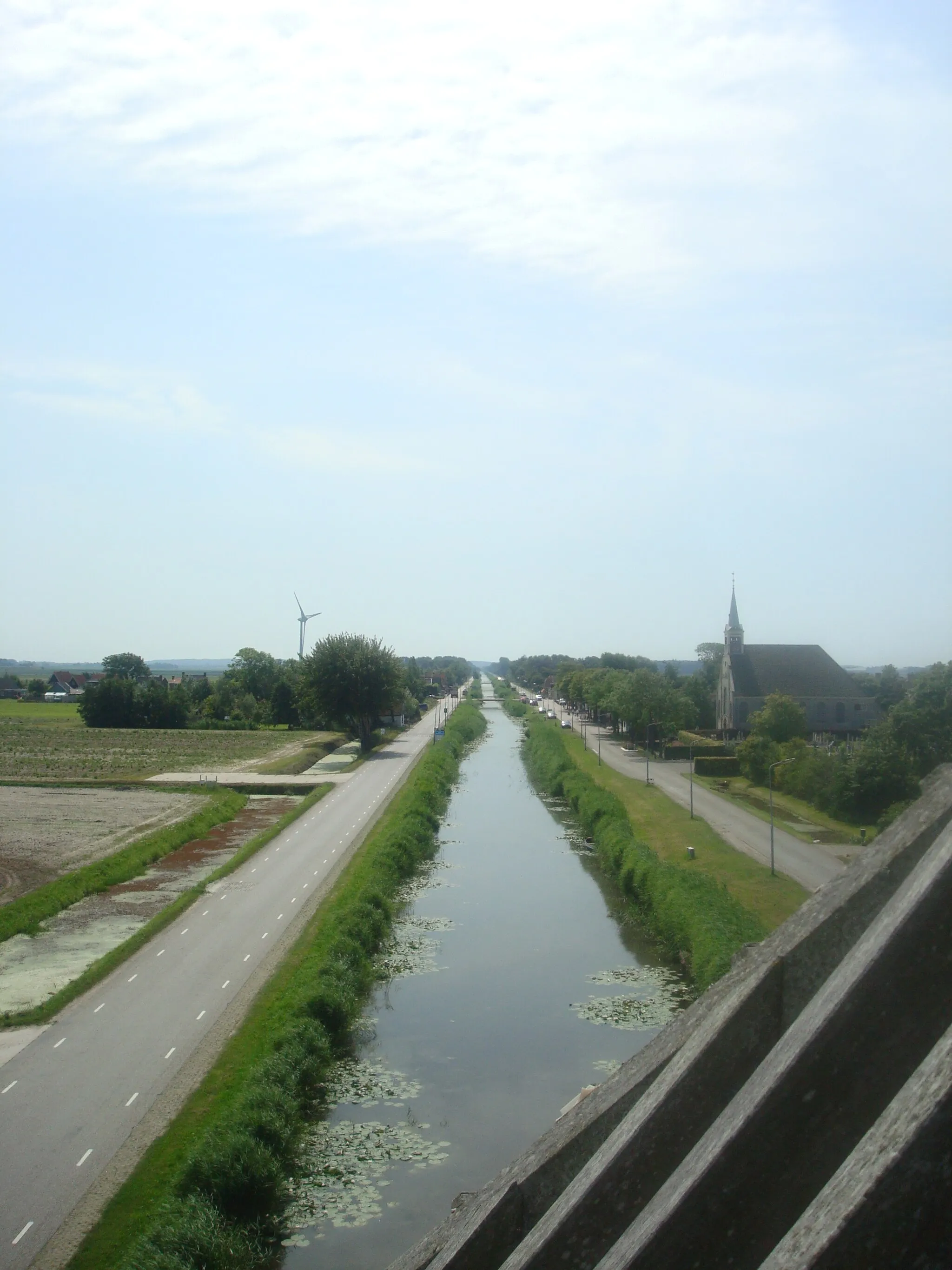 Photo showing: The Grote Sloot in Sint Maartensbrug, looking south from top of wooden viewpoint, build on top of the water