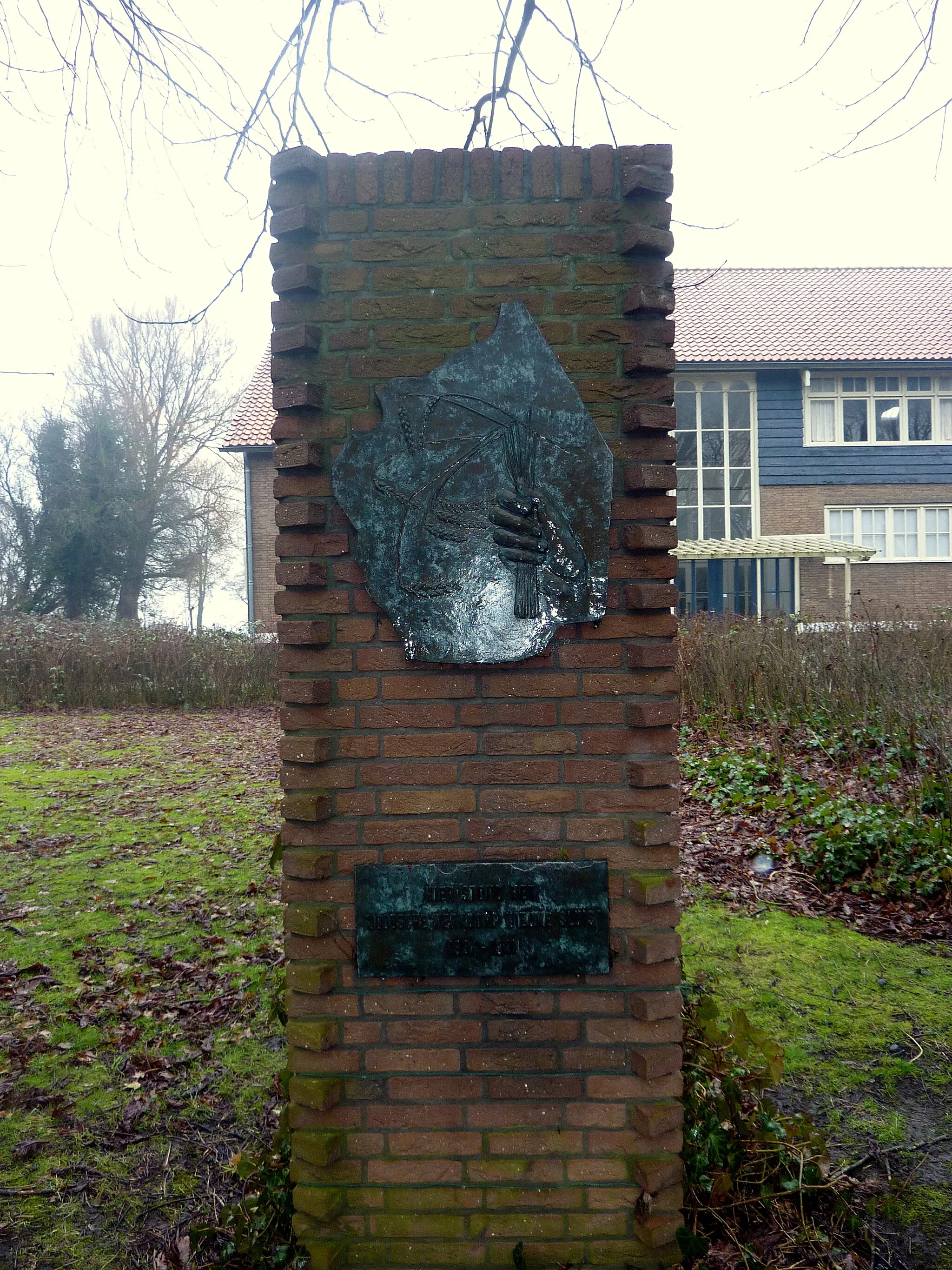 Photo showing: Monument bij gemeenschapsgebouw, Slootdorp