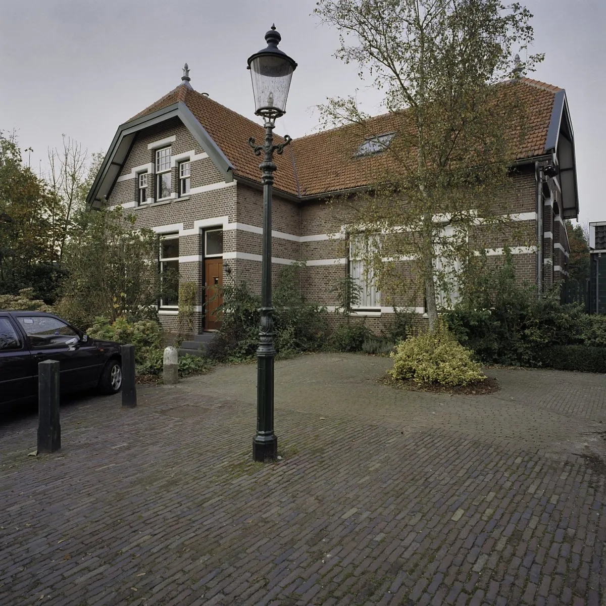 Photo showing: Openbare lagere school: Openbare lagere school met onderwijzerswoning (opmerking: Gefotografeerd voor Monumenten In Nederland Noord-Holland)