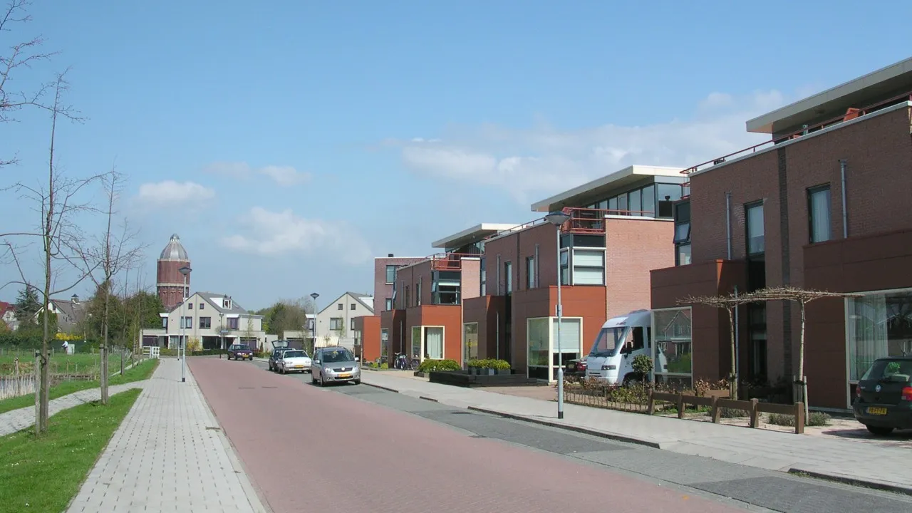 Photo showing: Vinex-wijk in Hoogkarspel, met in de achtergrond de watertoren van Hoogkarspel.
Vinex-wijk in Hoogkarspel, with in the background the water tower of the village.