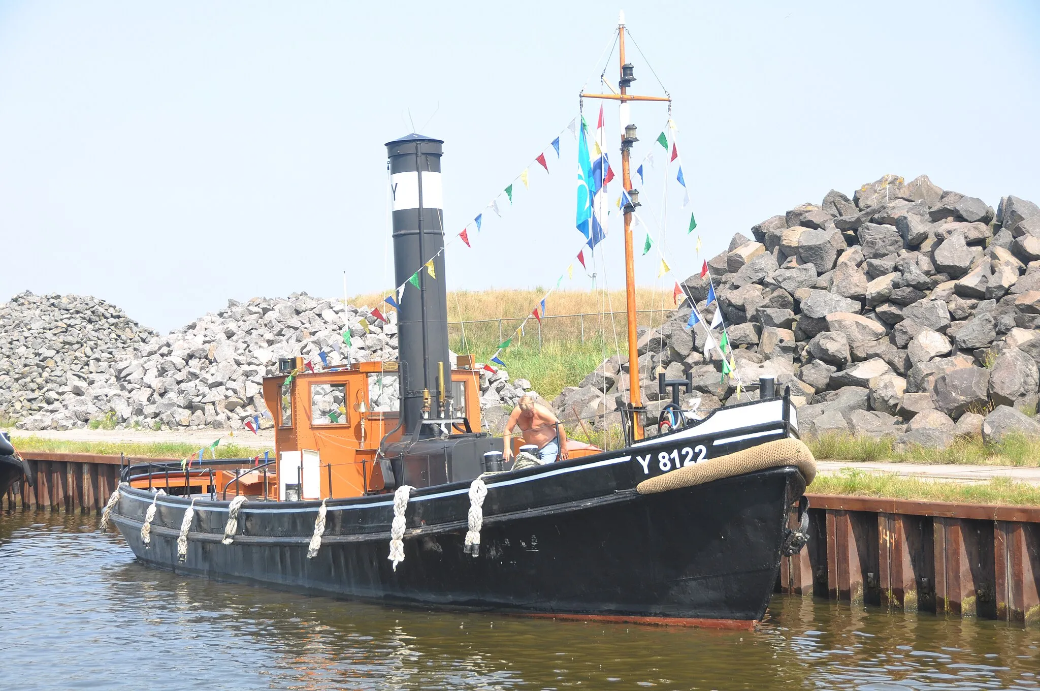 Photo showing: Onderweg naar of bij de reünie 2014 van Het Historisch Bedrijfsvaartuig in Den Helder.