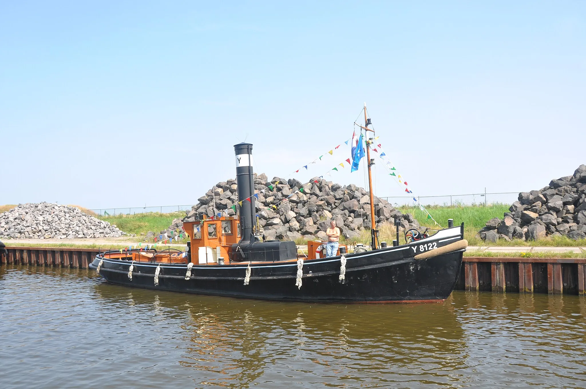 Photo showing: Onderweg naar of bij de reünie 2014 van Het Historisch Bedrijfsvaartuig in Den Helder.