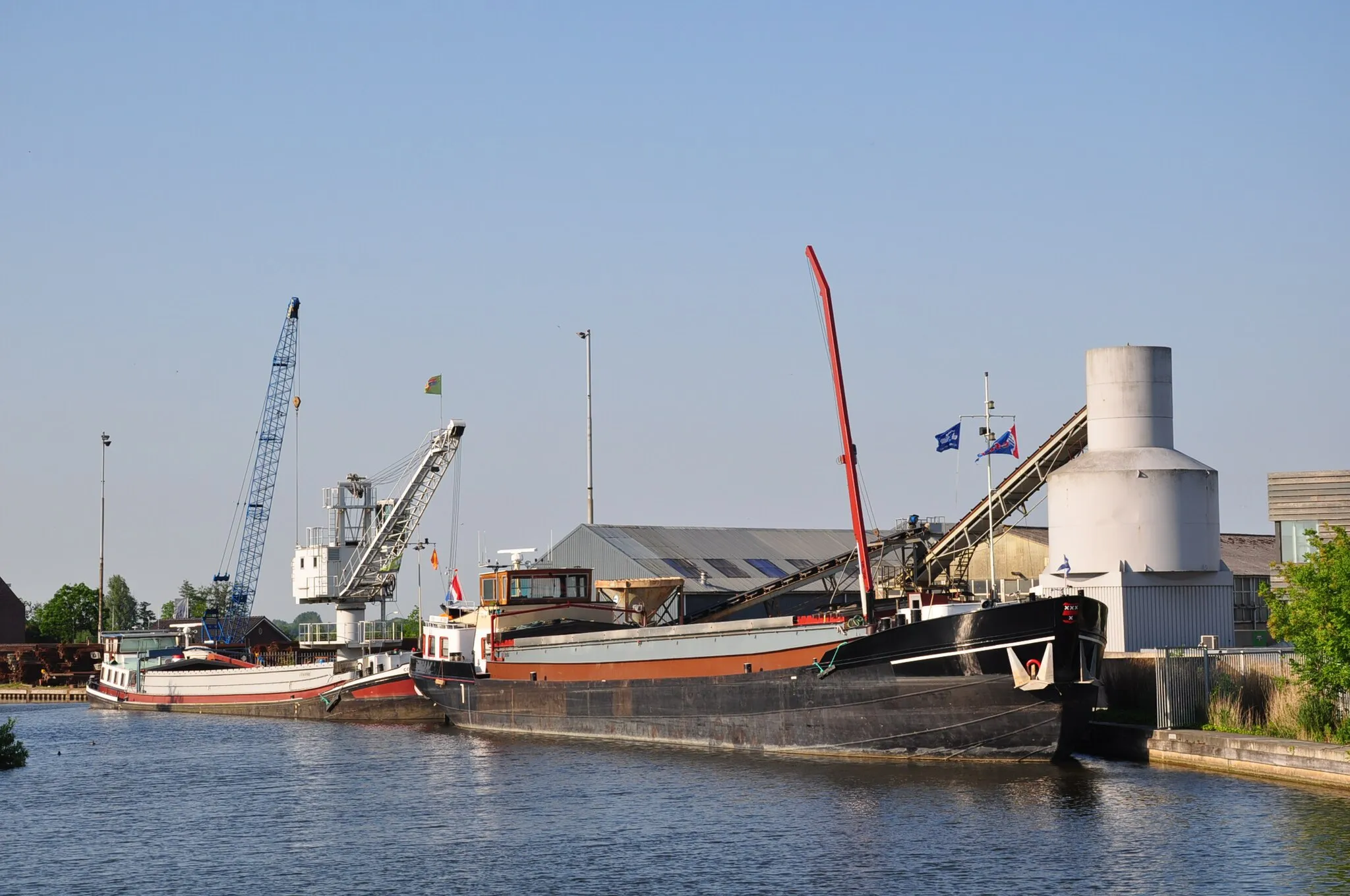 Photo showing: Harbour on the Kromme Mijdrecht (a waterway) in Woerdense Verlaat (municipality of Nieuwkoop, province South Holland, Netherlands).