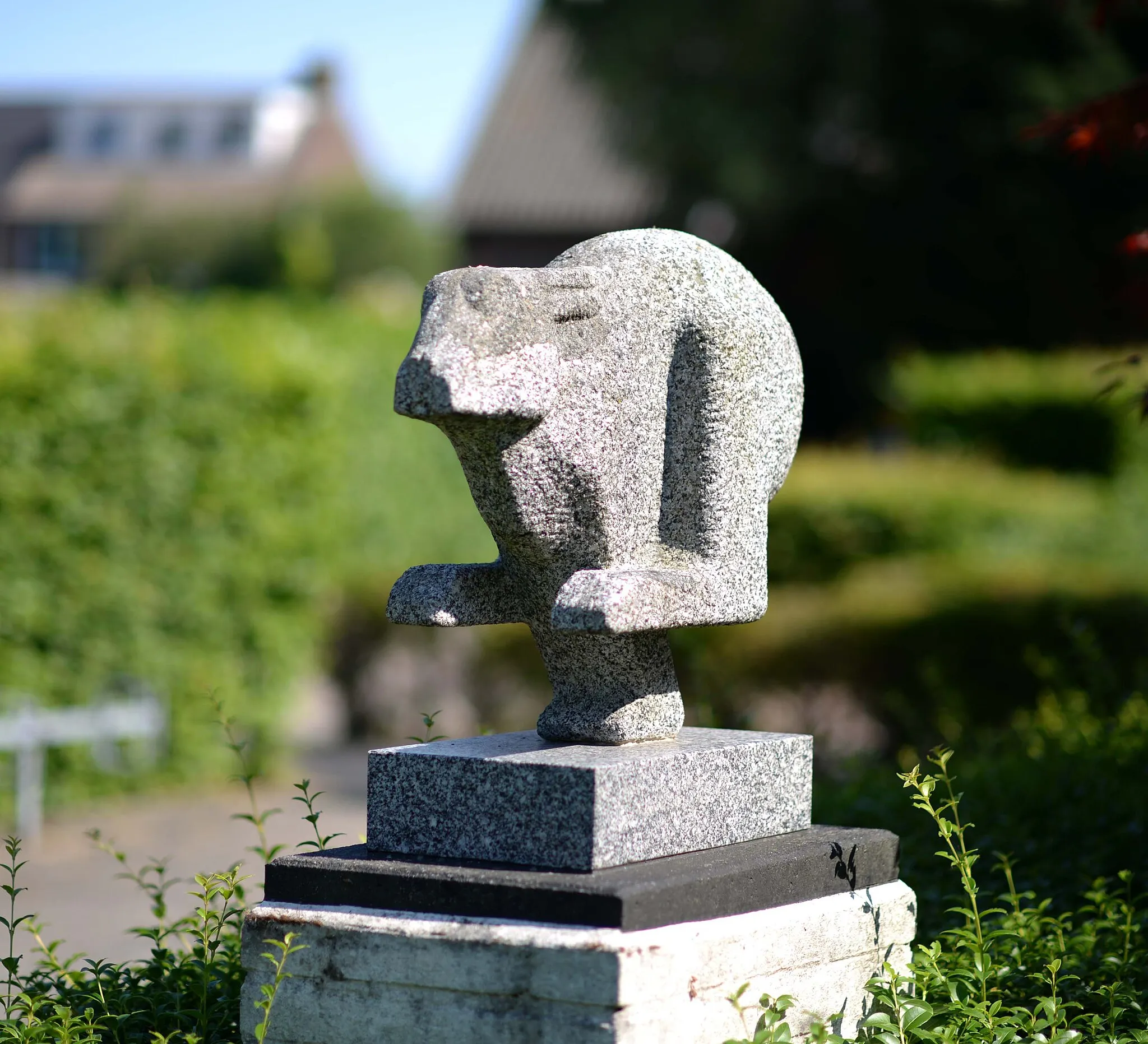 Photo showing: sculptuur in graniet 'vluchtende haas' van Gerrit Graas