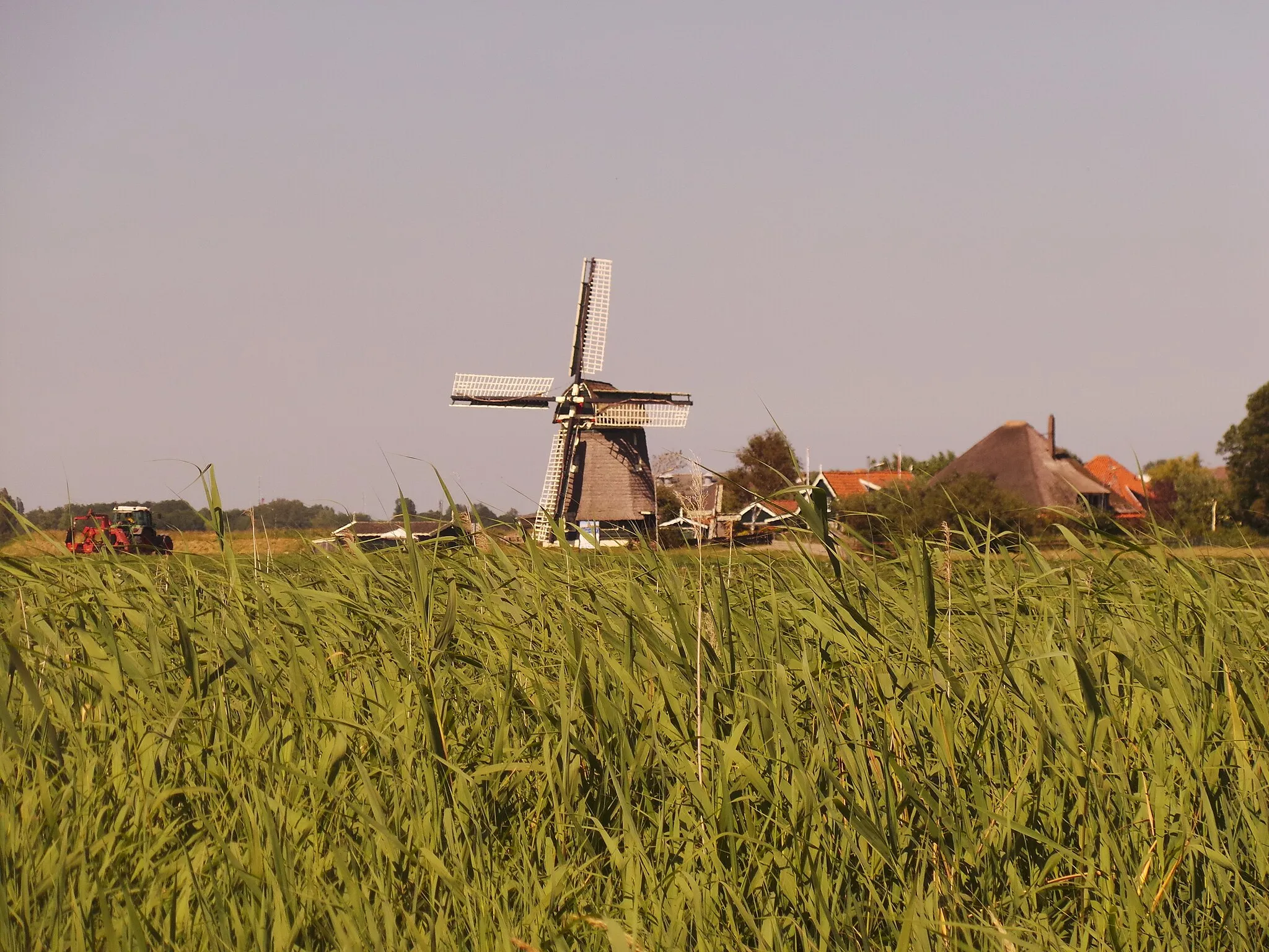 Photo showing: Uitzichtfoto over groenveld, genomen vanaf de "Van der lindenlaan".