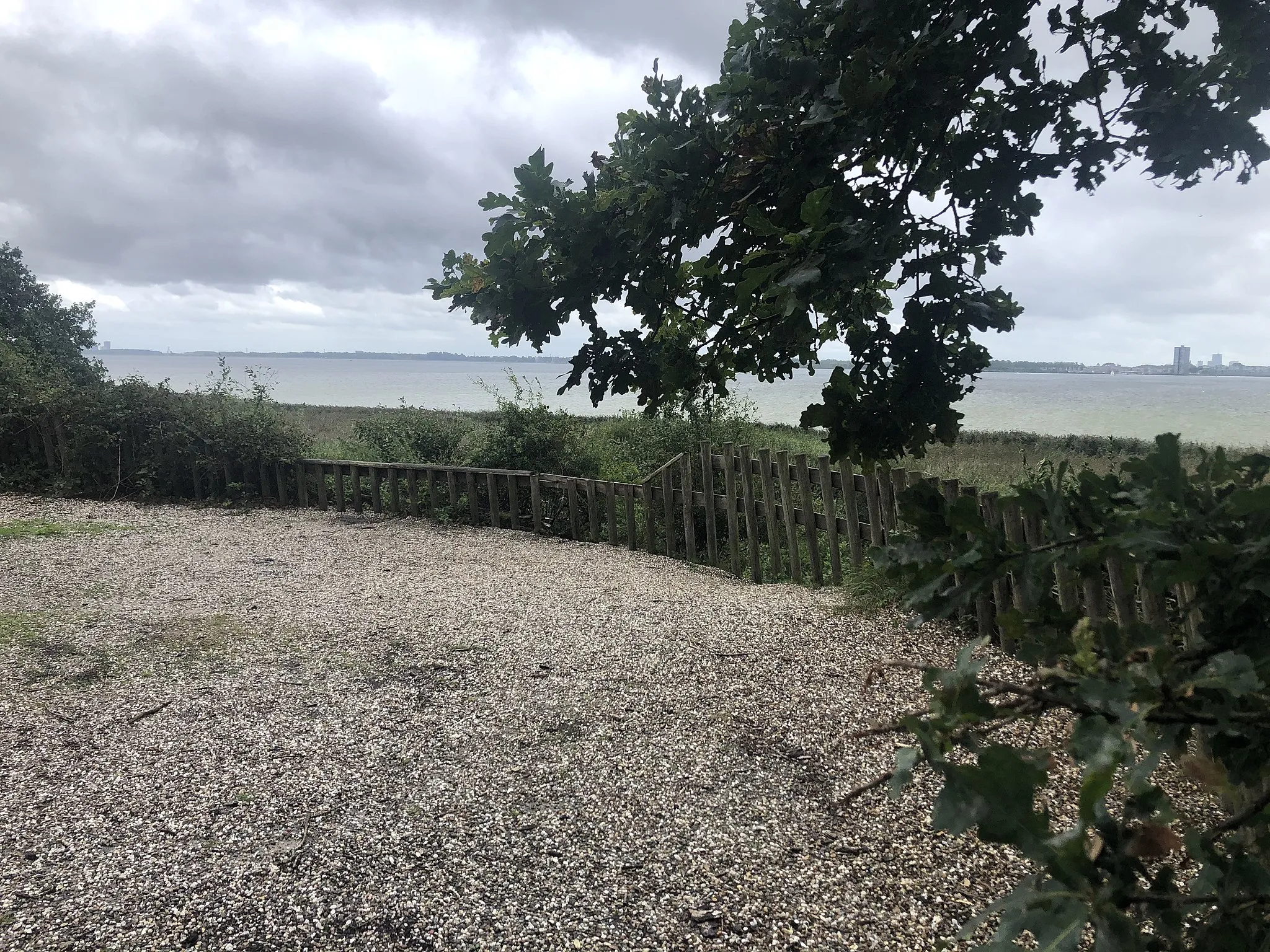 Photo showing: Uitzicht over het Gooimeer vanaf de Aalberg, een heuvel nabij Blaricum.