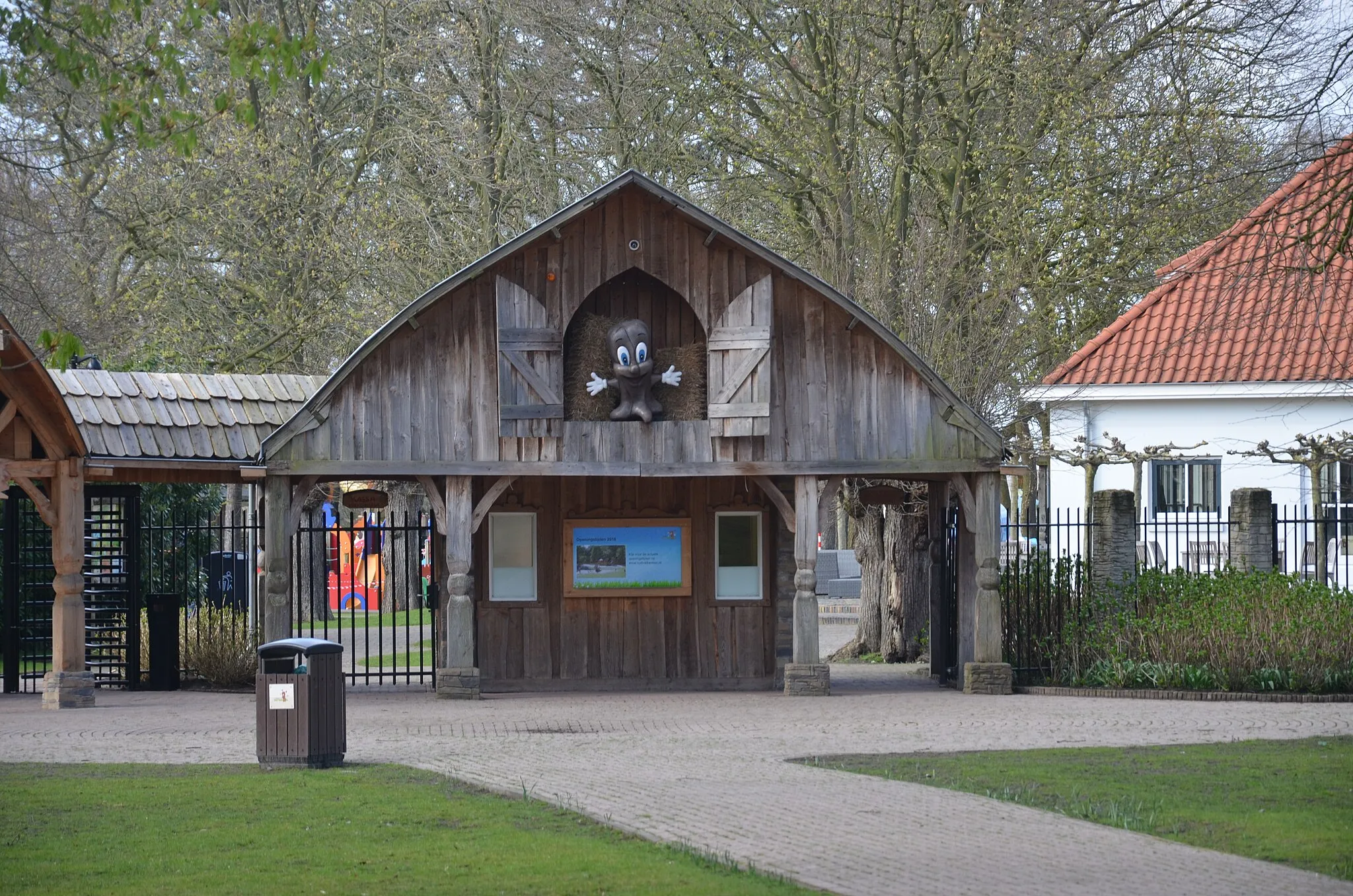 Photo showing: De ingang van attractiepark Oud Valkeveen in de gemeente Naarden.