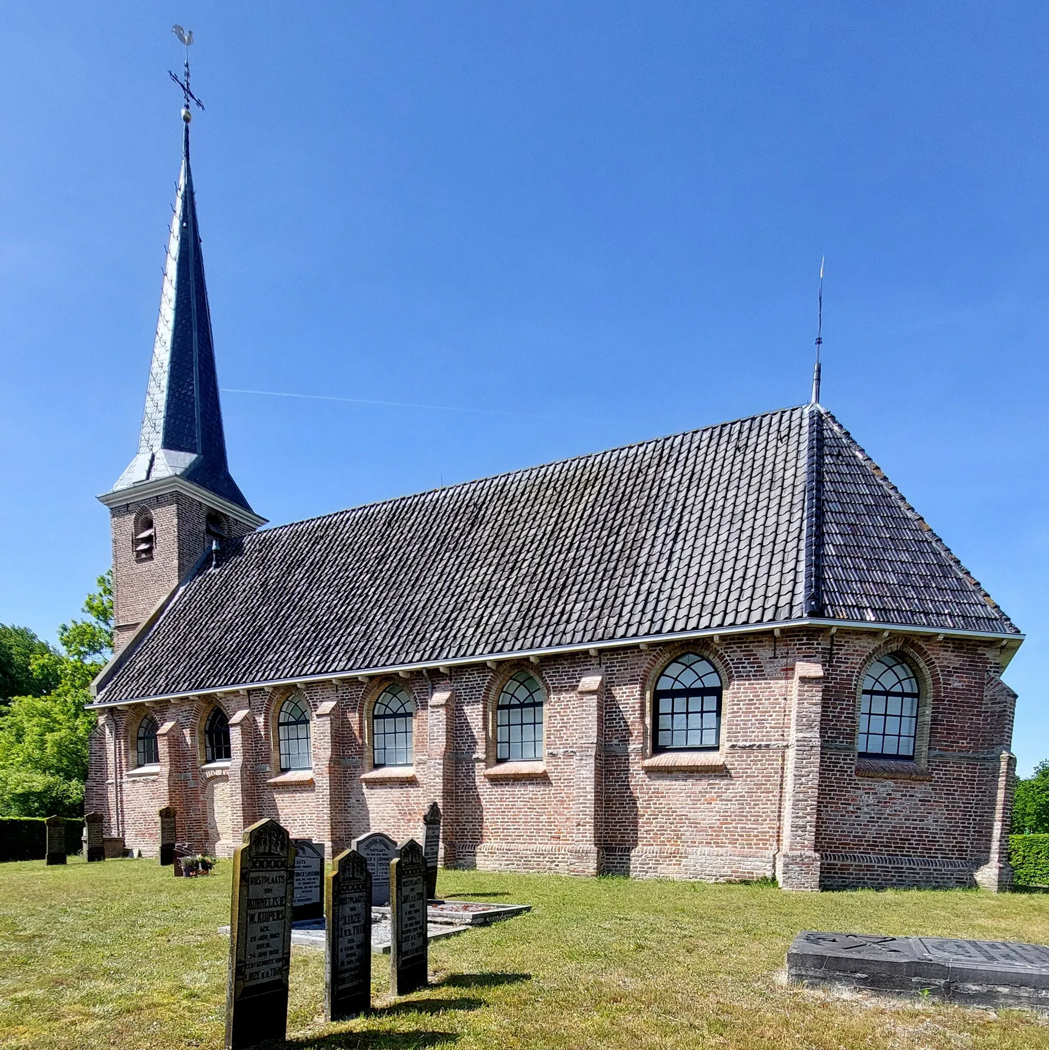 Photo showing: De Nikolaastsjerke is in tsjerkegebou yn Nijeholtpea yn de gemeente Weststellingwerf. De gemeente is oansletten by de Protestantske gemeente Ter Holten, dêr't ek de doarpen Aldeholtpea, Aldeholtwâlde en Teridzert by hearre.