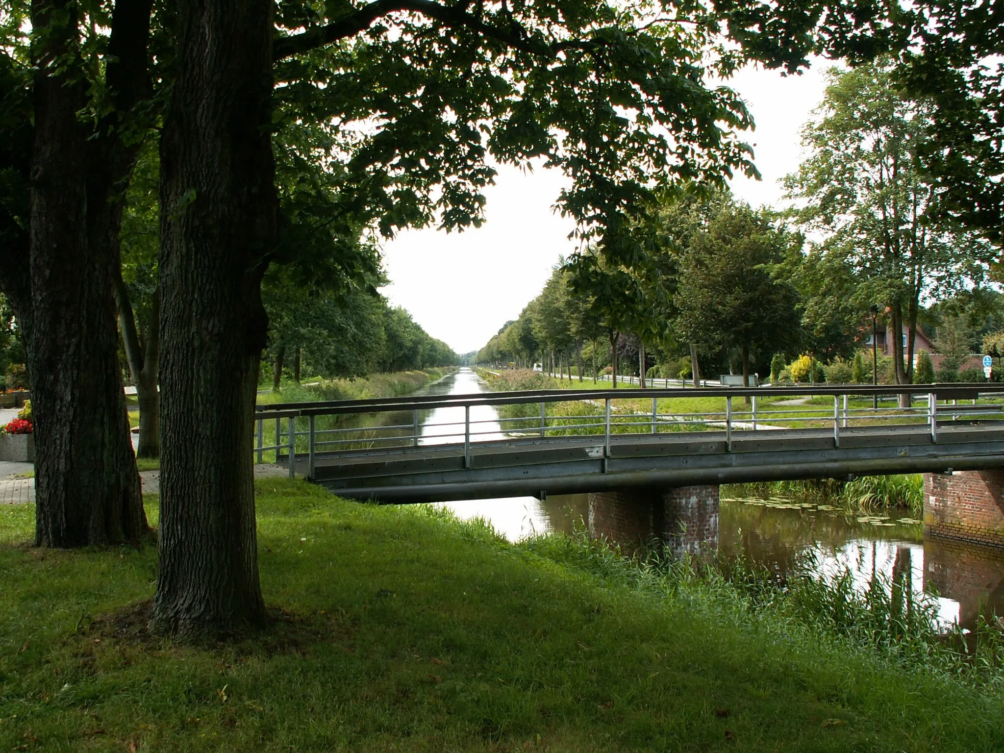 Photo showing: Linksemsisches Kanalnetz, Coevorden-Piccardie-Kanal in Georgsdorf. Blickrichtung nach Westen.