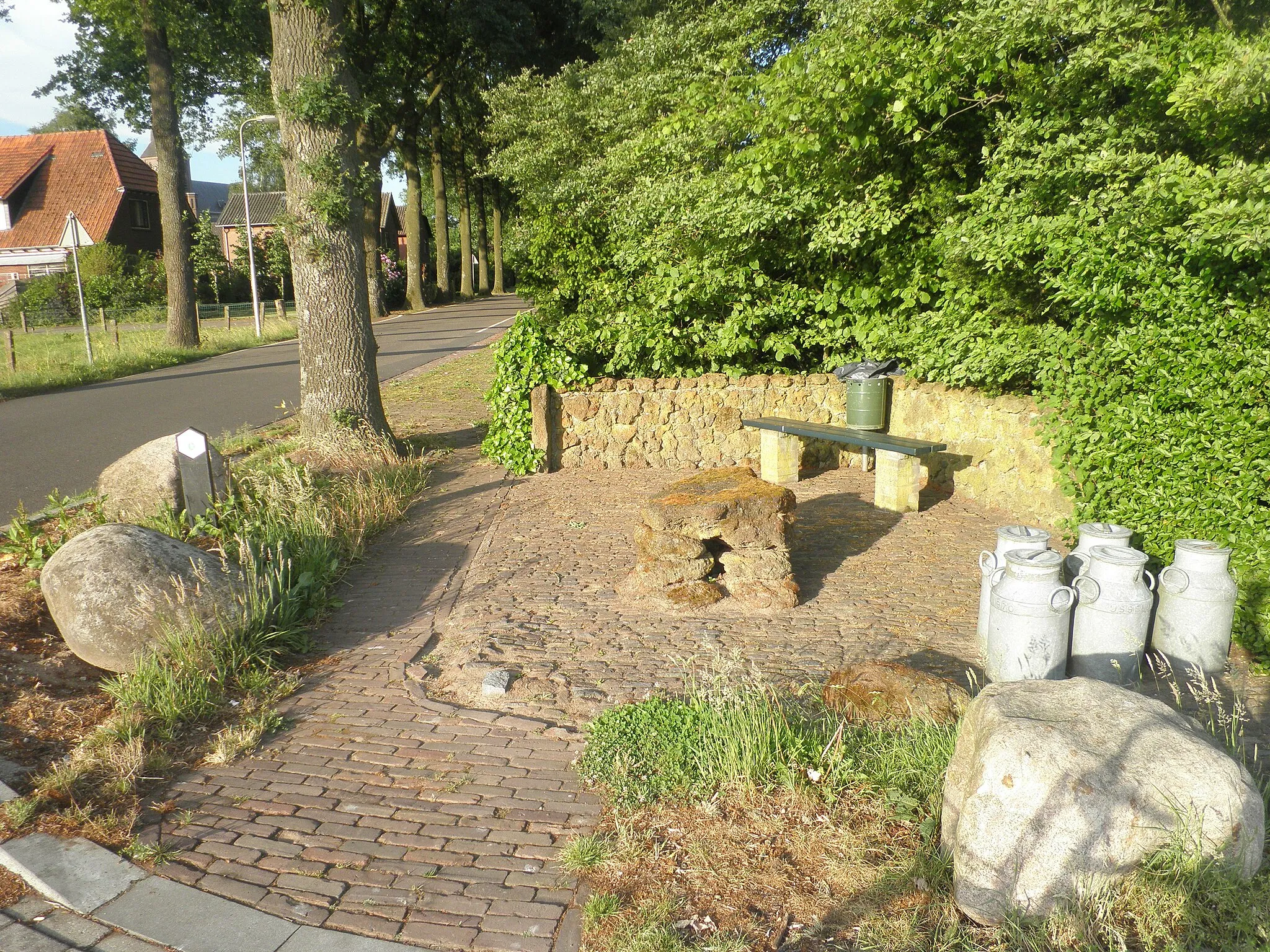Photo showing: Memorial for the extraction and transport of bog ore in Lettele, the Netherlands.