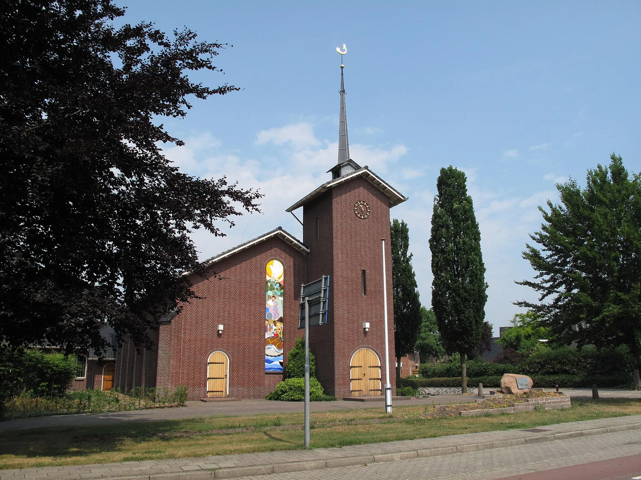 Photo showing: Lemele, church