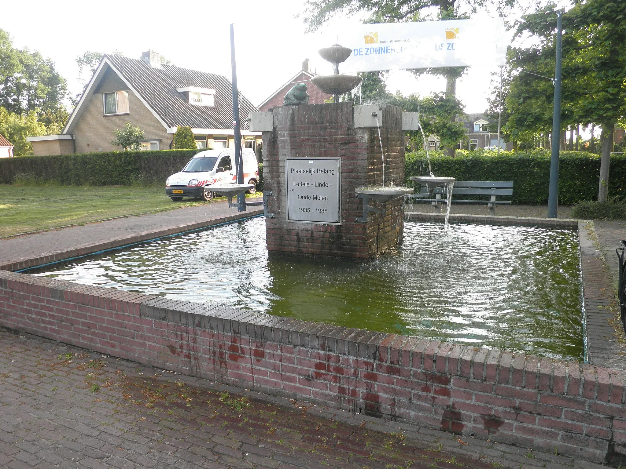 Photo showing: Fountain in the village centre of Lettele, the Netherlands