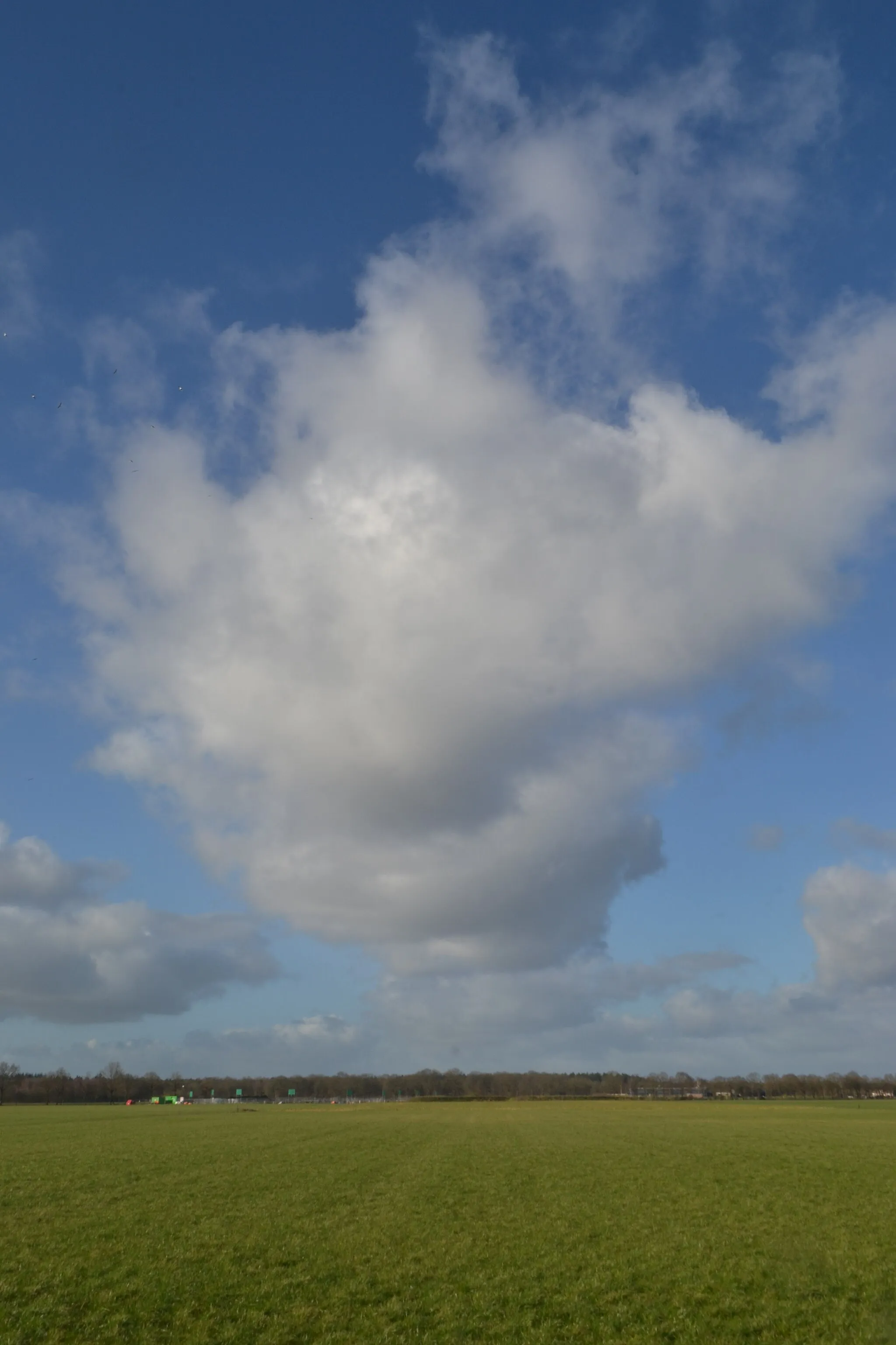 Photo showing: Title in other languages:
Deutsch:  Wolke über Dalmsholte, Ommen, Niederlande
English:  Cloud above Dalmsholte, Ommen, The Netherlands
English:
Welcome and thank you for being here! This image forms part of a collection of photographs of moments on Planet Earth.
If you enjoy this work and want to support me financially, I’m glad to receive your donation via Paypal: paypal.me/jankohoener
If you intend to use this picture for your own purposes, please credit me with the following attribution line: Janko Hoener / CC-BY-SA-4.0. This is required by the license terms. A link back to this page and informing me about your usage via FlickrMail is appreciated.
Deutsch:
Willkommen und vielen Dank, dass Sie hier sind! Dieses Bild stellt Teil einer Sammlung von Fotografien von Augenblicken auf dem Planet Erde dar.
Wenn Ihnen diese Arbeit zusagt und Sie mich finanziell dabei unterstützen möchten, so freue ich mich über Ihre Spende via Paypal: paypal.me/jankohoener

Wenn Sie dieses Foto für eigene Zwecke nutzen möchten, geben Sie bitte Janko Hoener / CC-BY-SA-4.0 in der Bildunterschrift an. Dies ist per Lizenz gefordert. Über einen Link auf diese Seite und eine Benachrichtigung über die Nutzung via FlickrMail freue ich mich.