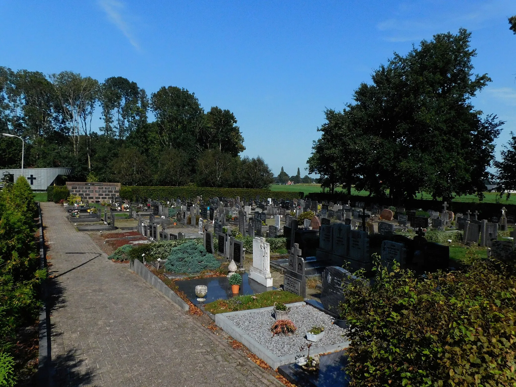 Photo showing: Geerdijk begraafplaats bij katholieke kerk